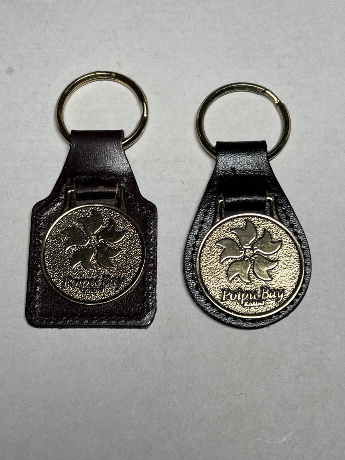 Poipu Bay Kauai (Hawaii) Metal Stem Logo Golf Keychain Lot of 2 Gold & Leather