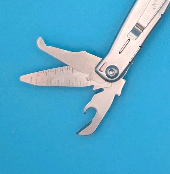 LEATHERMAN WINGMAN MULTI-TOOL! FAST SHIPPING!