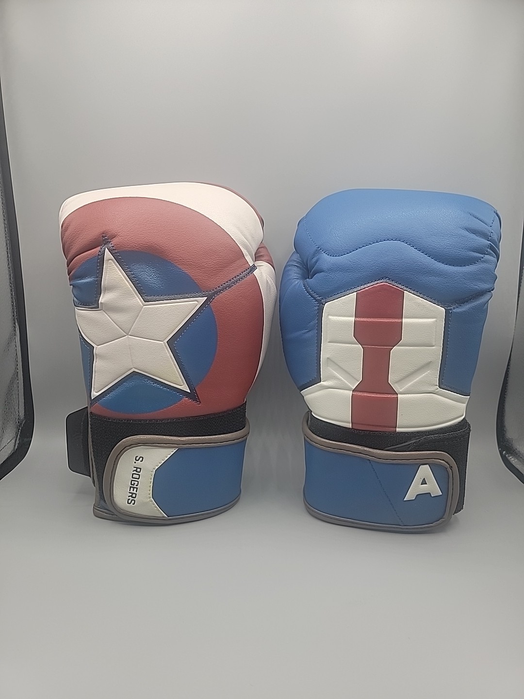 Hayabusa Marvel Captain America Boxing Gloves 12 oz