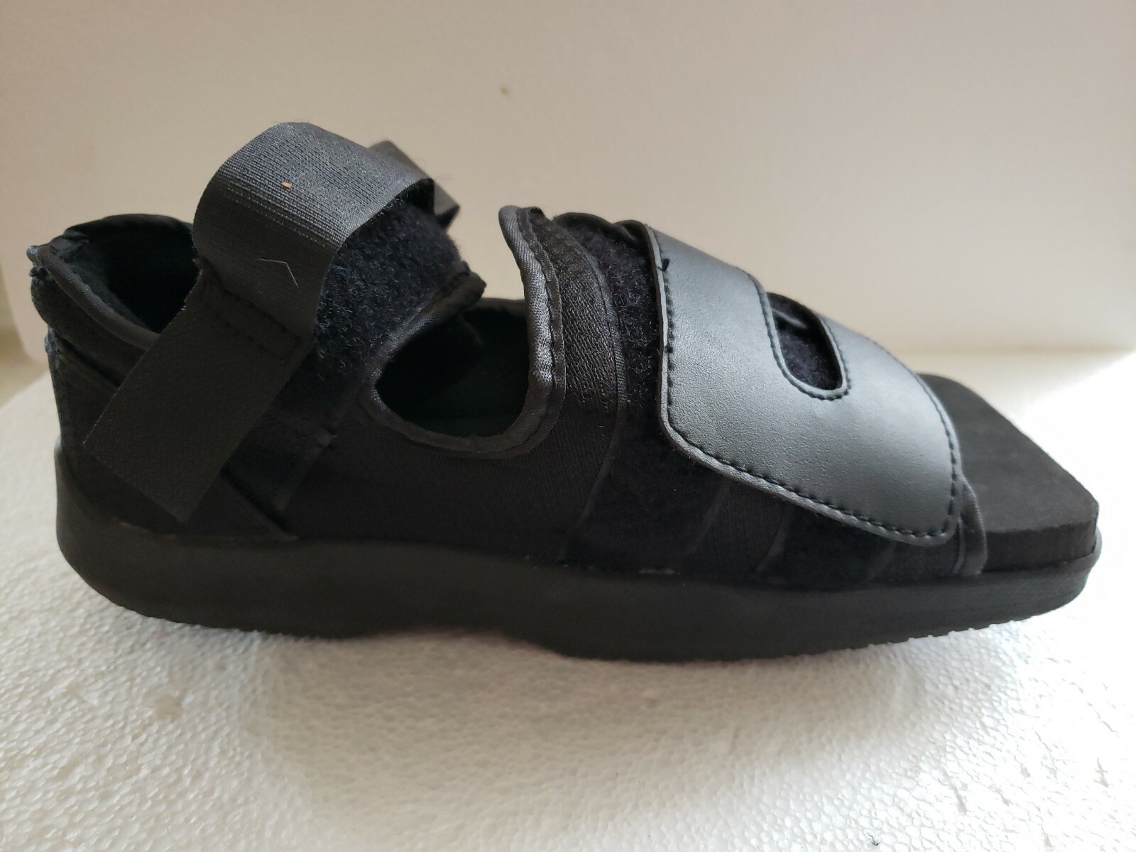 Slimline Cast Boot  Black Square-Toe  Adult Medium
