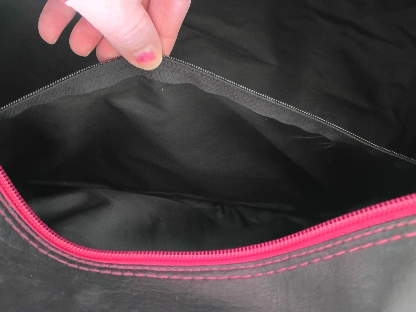 Vintage LULULEMON x Athletica RARE Bowling Style Gym Duffle bag Black Hot Pink