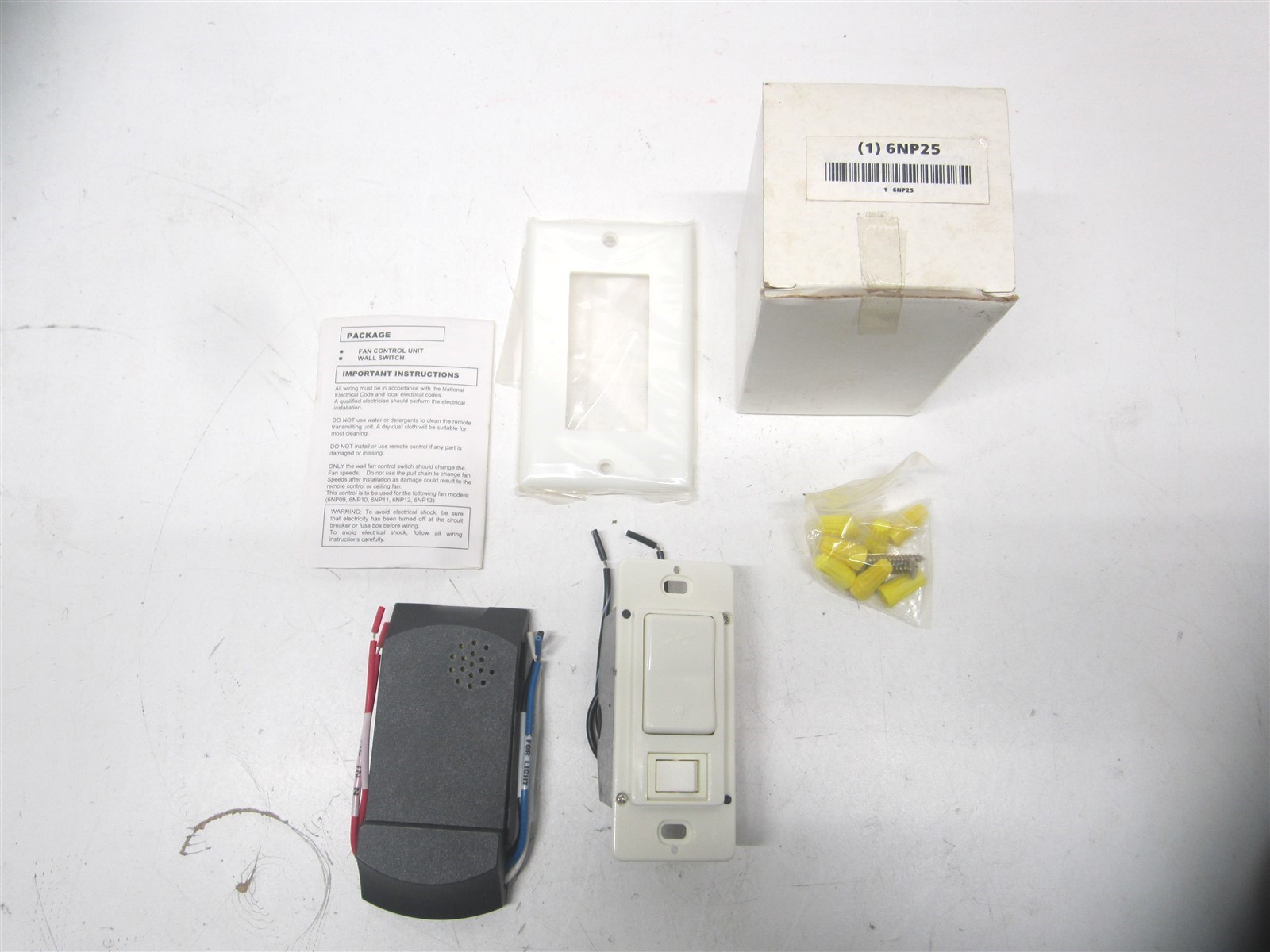 Dakota (6NP25) 120 AC Volt 250 Watt Wall Mount Speed Control for Ceiling Fan
