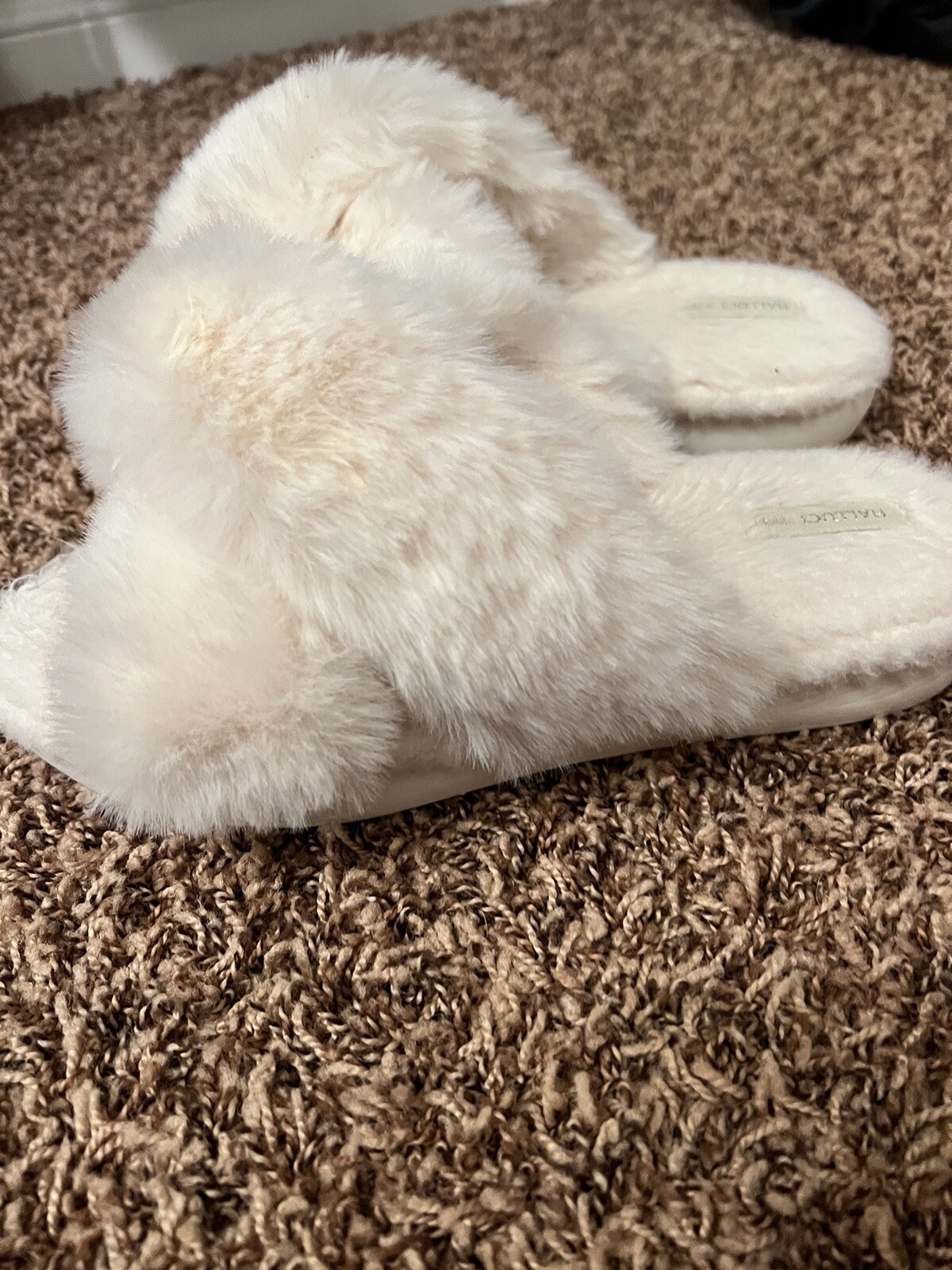 NEW HALLUCI womens WHITE FAUX FUR SLIP ON SLIPPERS SZ 38/39
