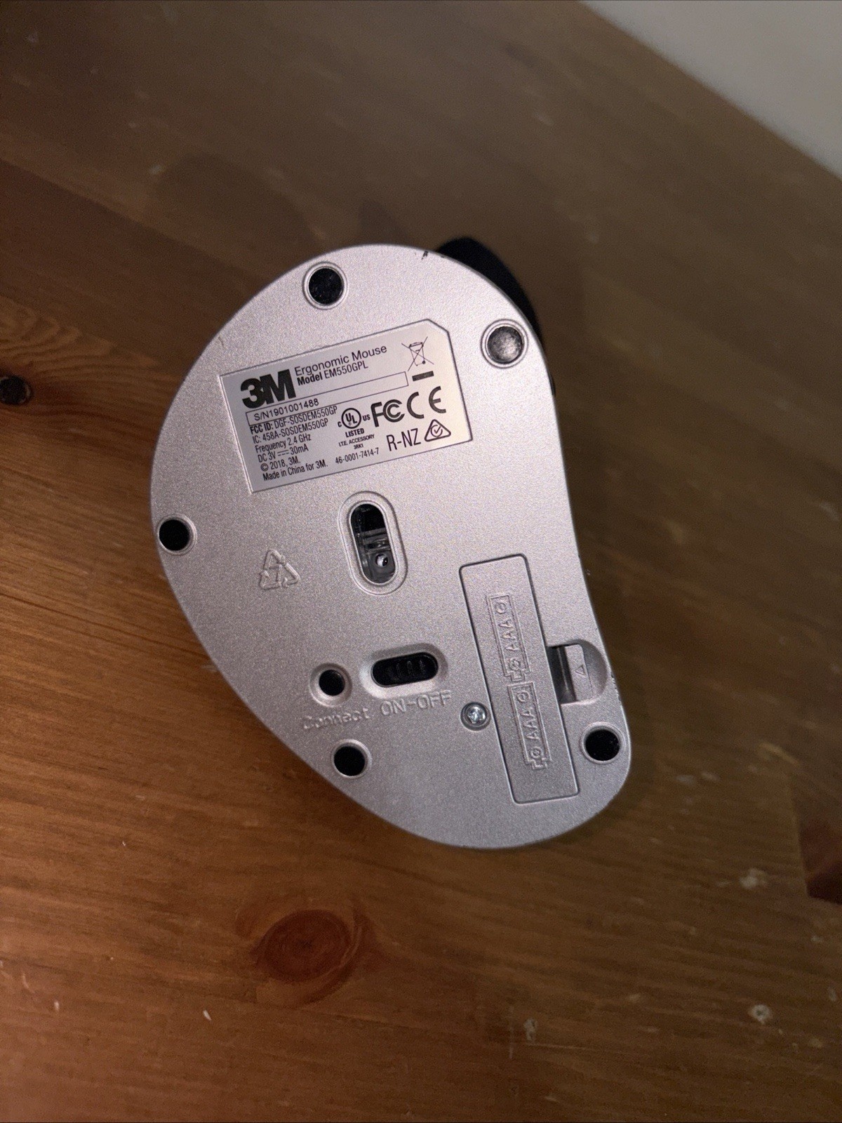 3M Wireless Ergonomic Optical Vertical USB Mouse EM550GPL - Mouse only
