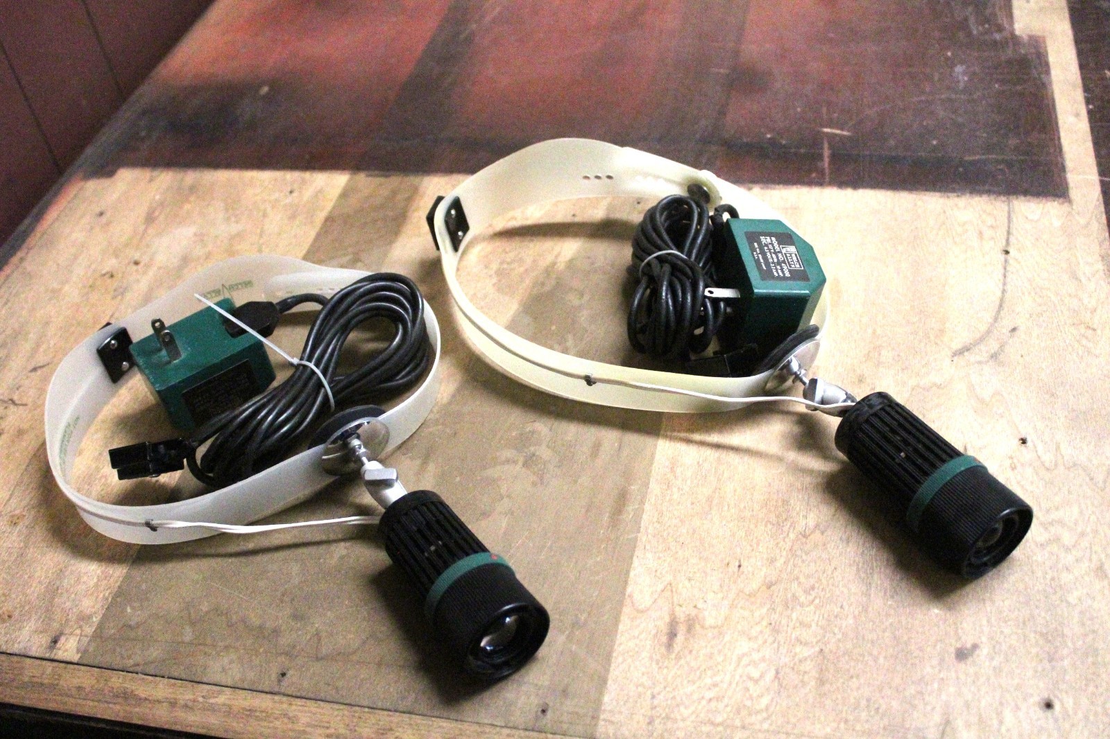 Lot of 2 Vintage 4900 Welch Allyn Exam Head light Band and  Power Supplies Lamp