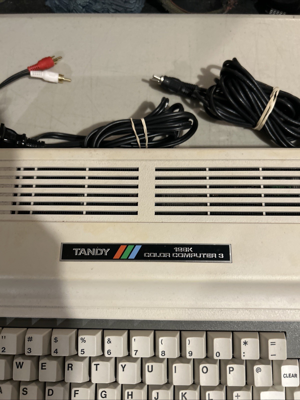 TRS-80 Color Computer 3 (CoCo 3) – Tested + Extended BASIC Book