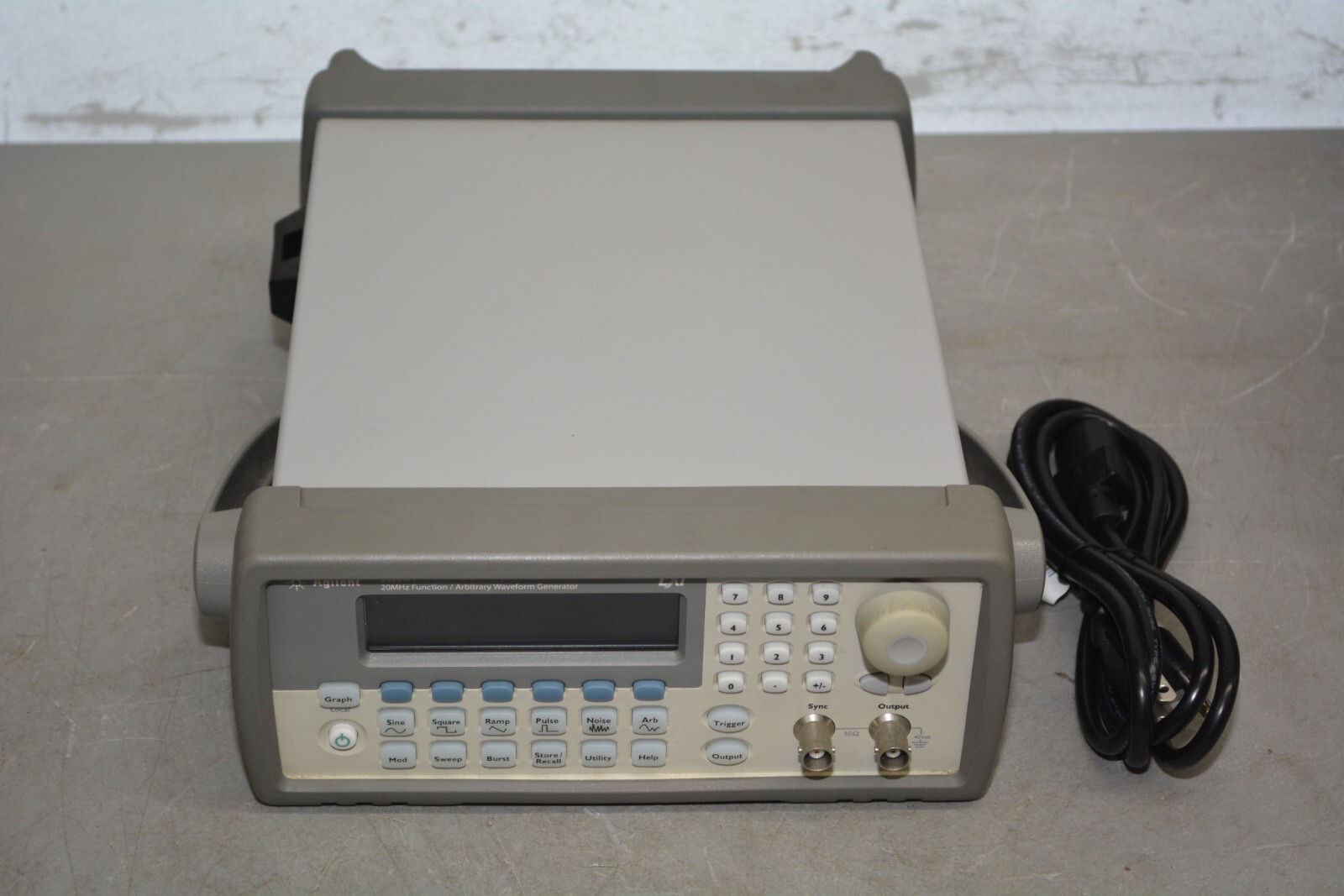 ^ Agilent 33220A 20 MHz Function Arbitrary Waveform Generator #X3429