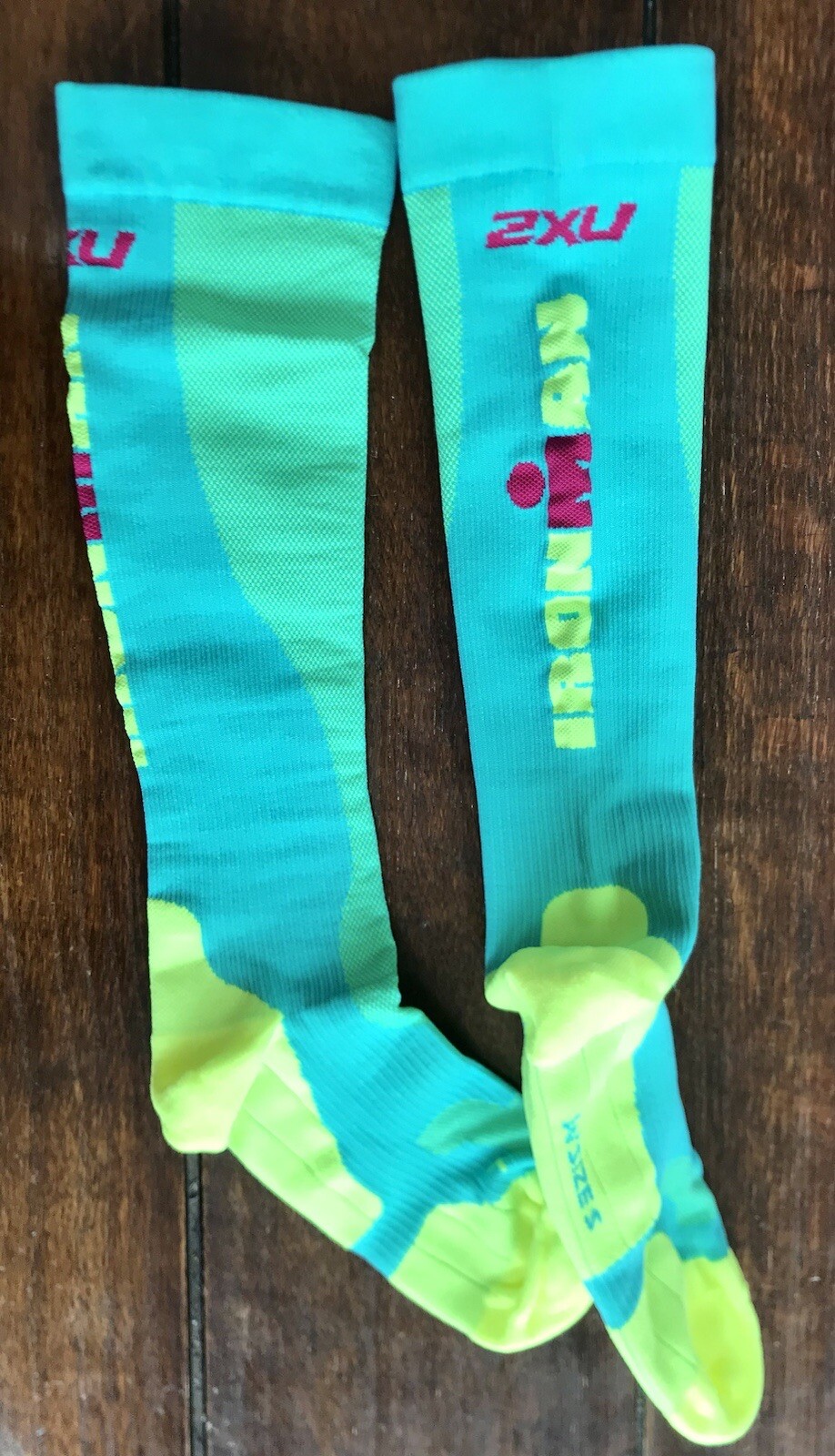 2XU WOMENS Compression Performance Run Socks IRONMAN Logo~Style WA2443e~Small