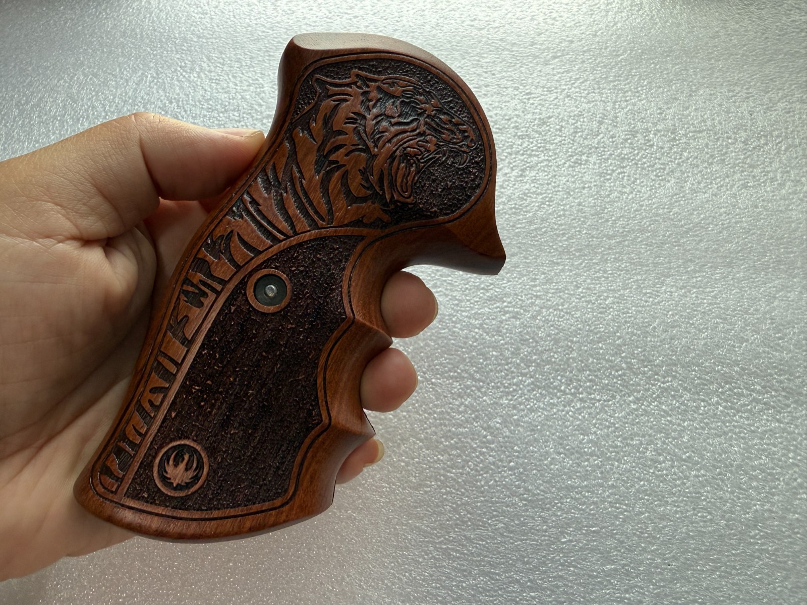 New Carving Hardwood Handle Grips for Ruger GP100 Super Redhawk Handmade