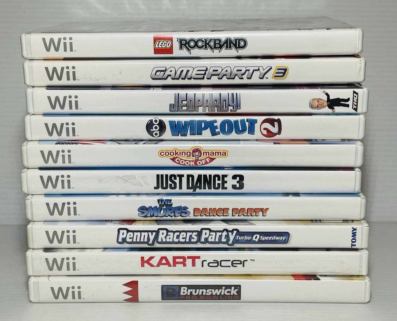 Lot of 10 Wii CASES ONLY and 8 of them with Instruction booklets NO GAME DISKS.