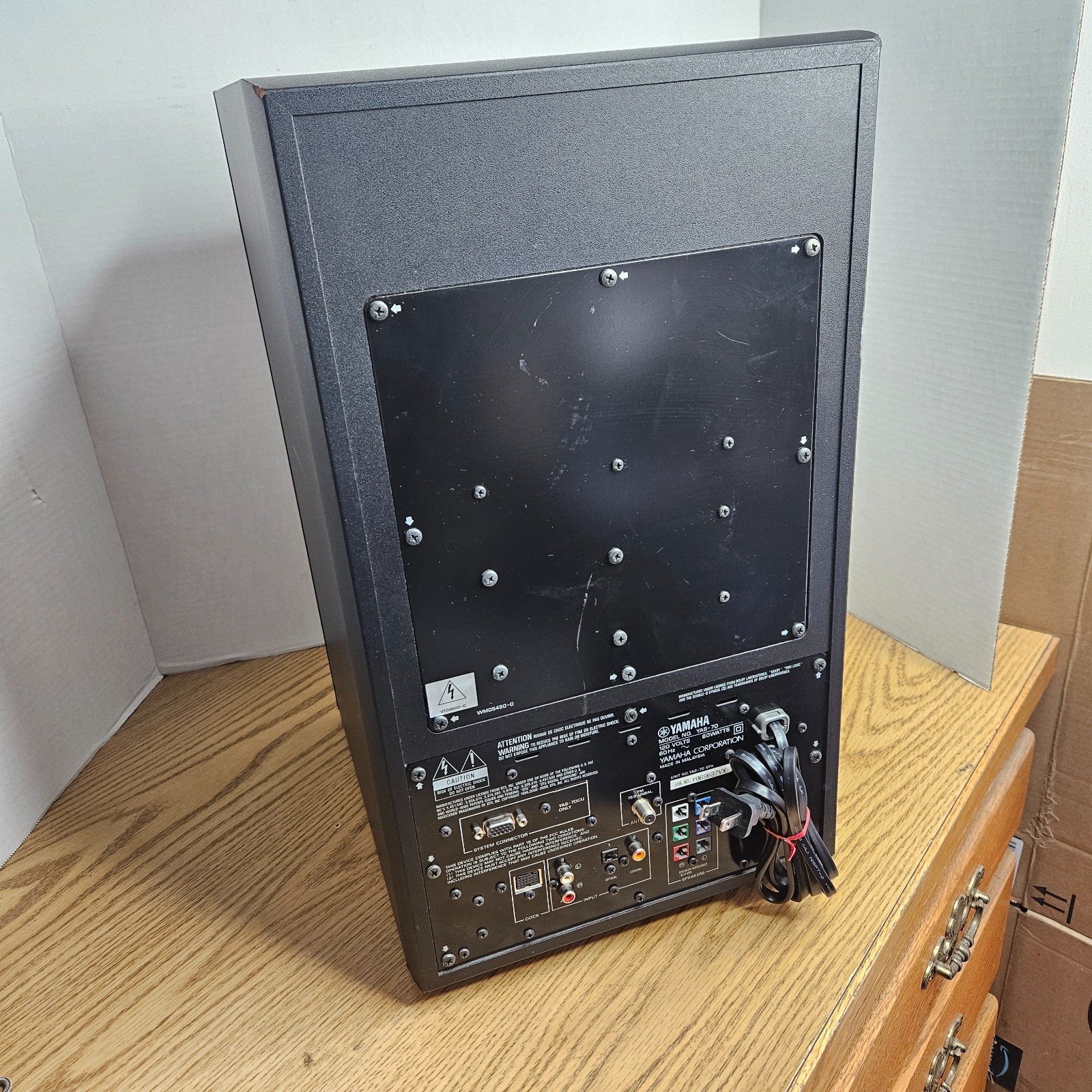YAMAHA YAS-70 Subwoofer Speaker Powered with Cables