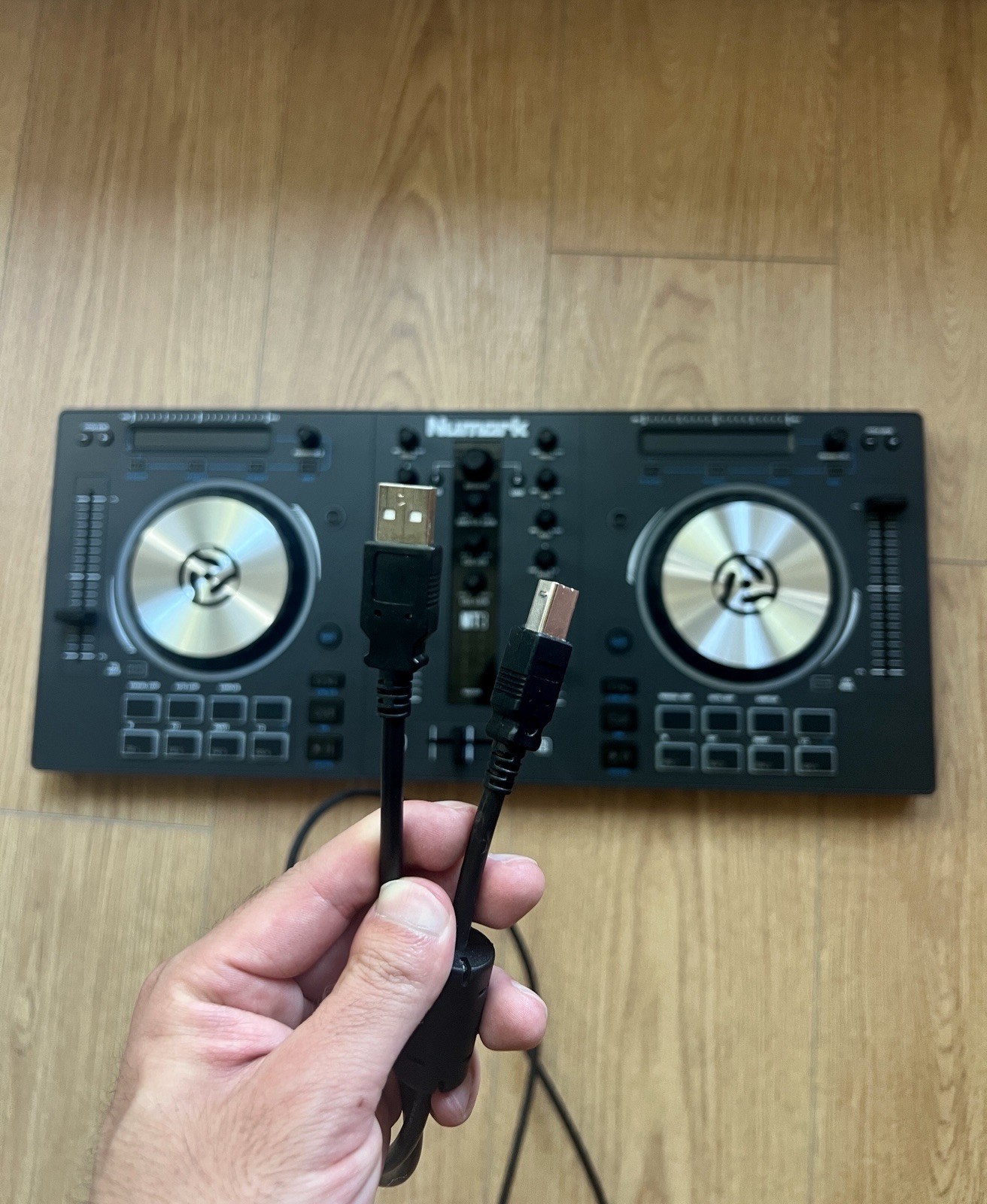 Numark Mixtrack 3 MT3 USB Virtual DJ Controller w/ Original Box & Cable Tested