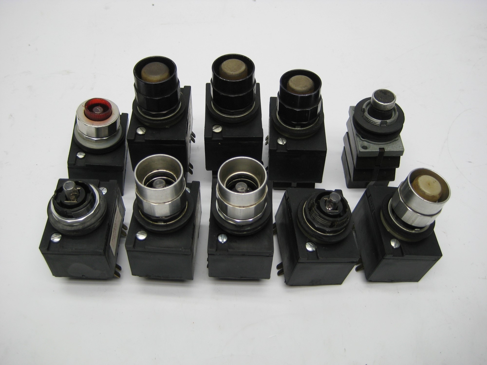 GEMCO PUSHBUTTON MIXED LOT OF 10 UNMP