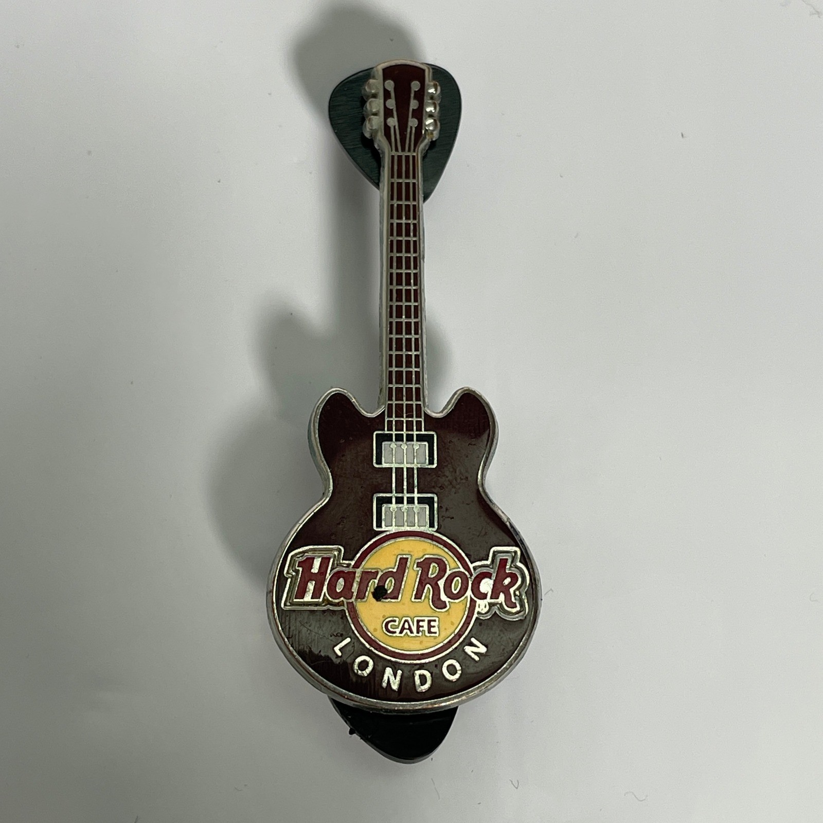 Hard Rock Cafe London Guitar Collectible Souvenir Pin Badge