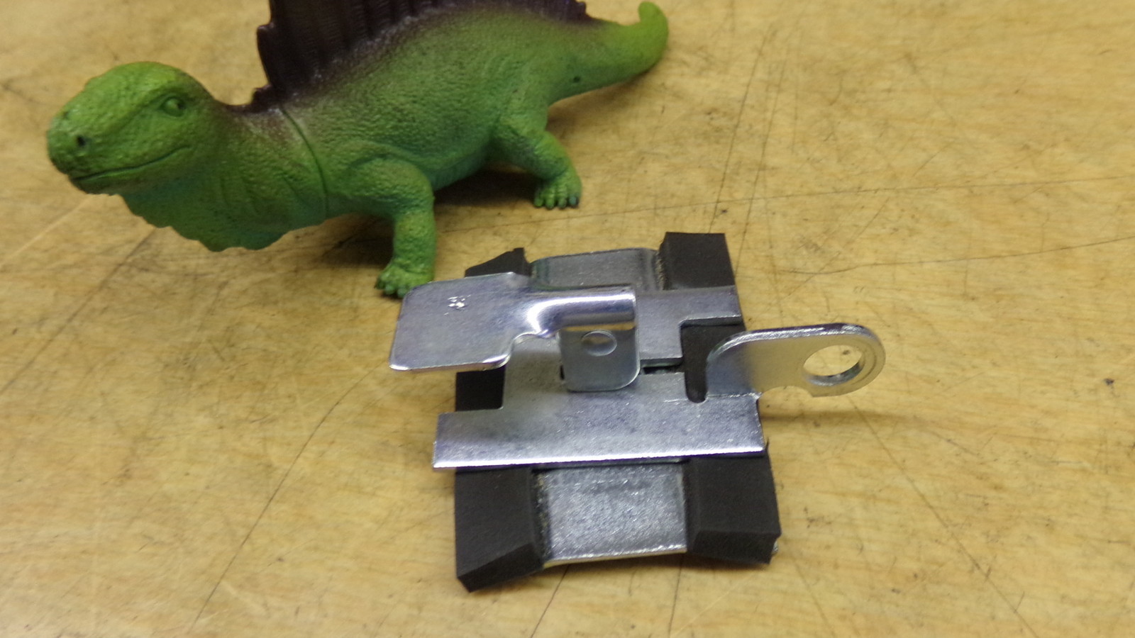 NEW Clamp 4,398,564 Latch Plate Assy *Free Shipping*