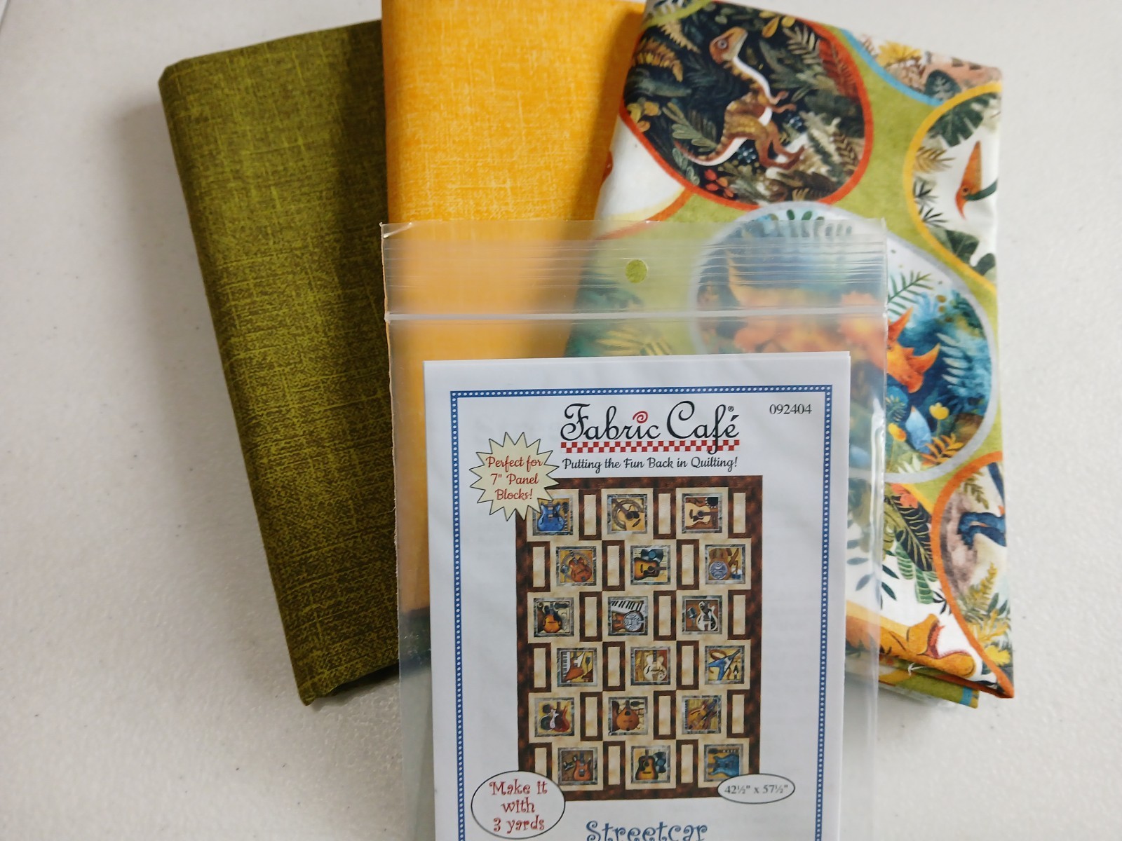 Bundle 3 yard, Fabric Cafe pattern, Quilt Kit, Coordinated focus, lgt,drk
