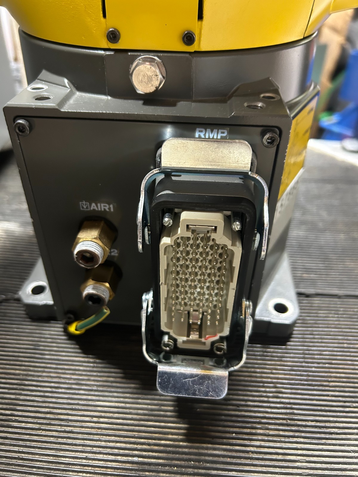 Fanuc LR Mate 200iD w/ R-30iB Controller & i Pendant Handheld unit