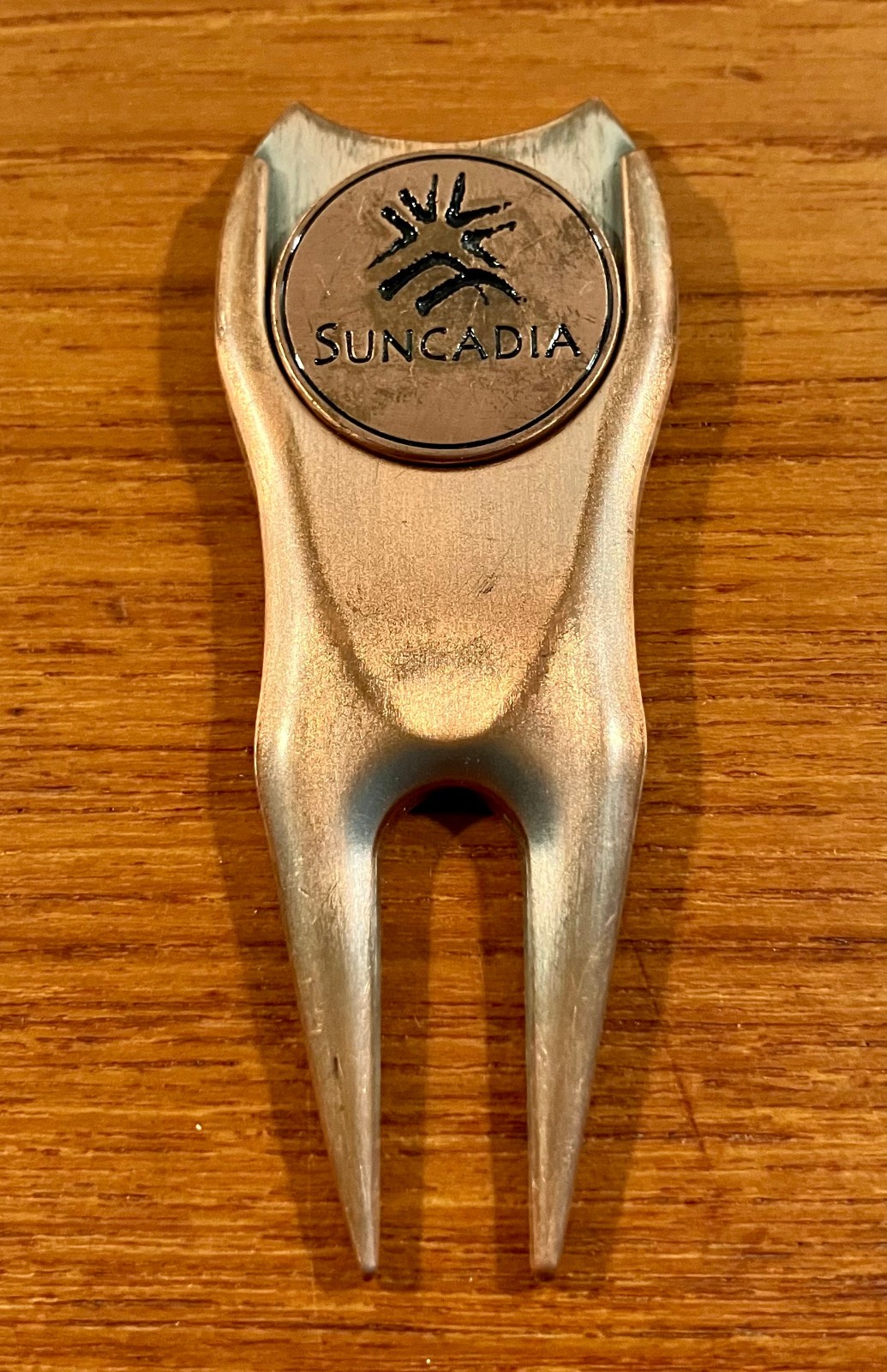 Suncadia (Washington) Red Arrow Logo Golf Ball Marker Divot Repair Tool