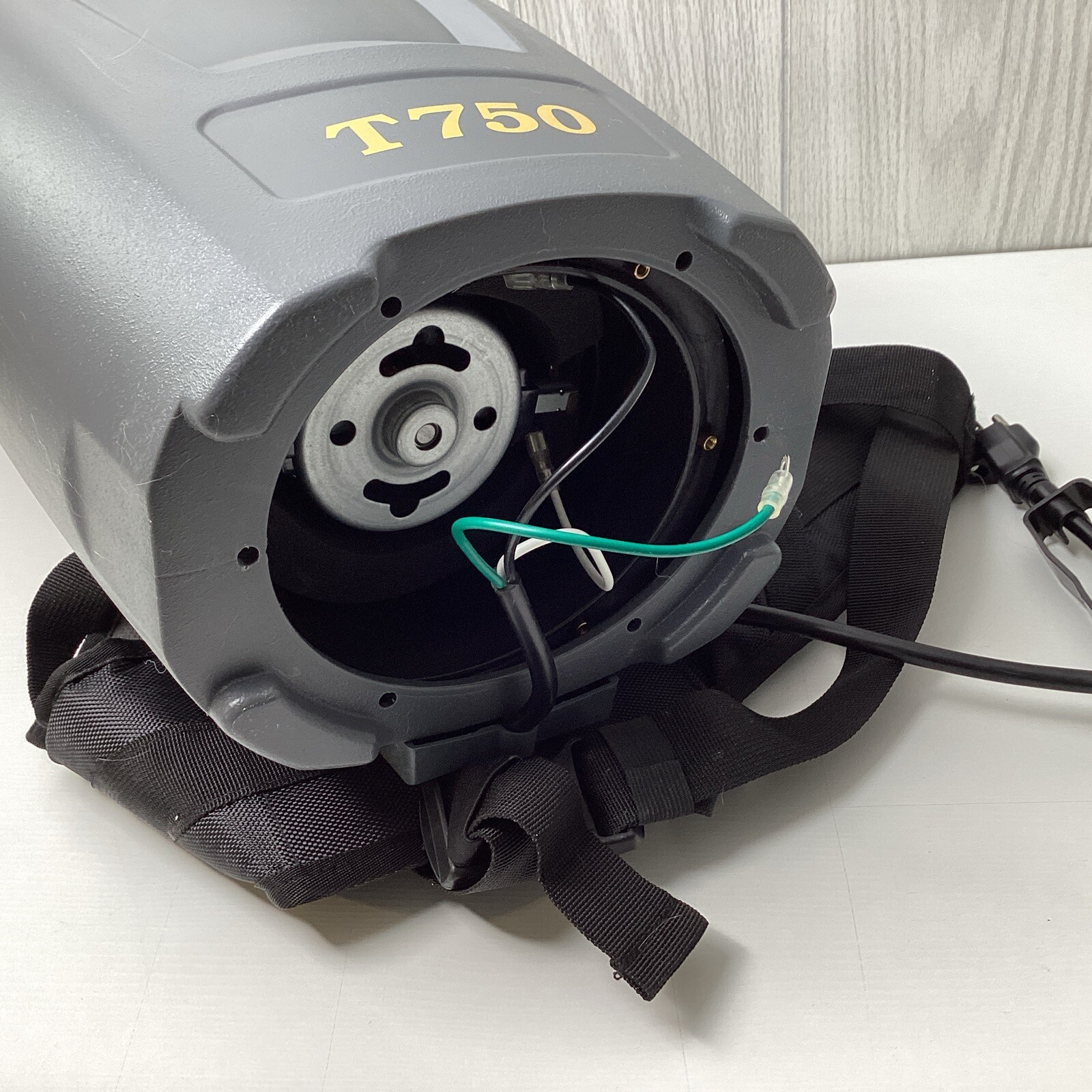 TITAN T750 Back Pack Vacuum ONLY - NO ACCESSORIES - PLEASE LOOK