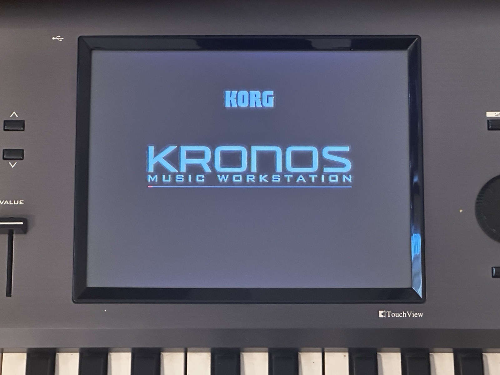 Korg Kronos 61 Music Workstation.........EXCELLENT CONDITION