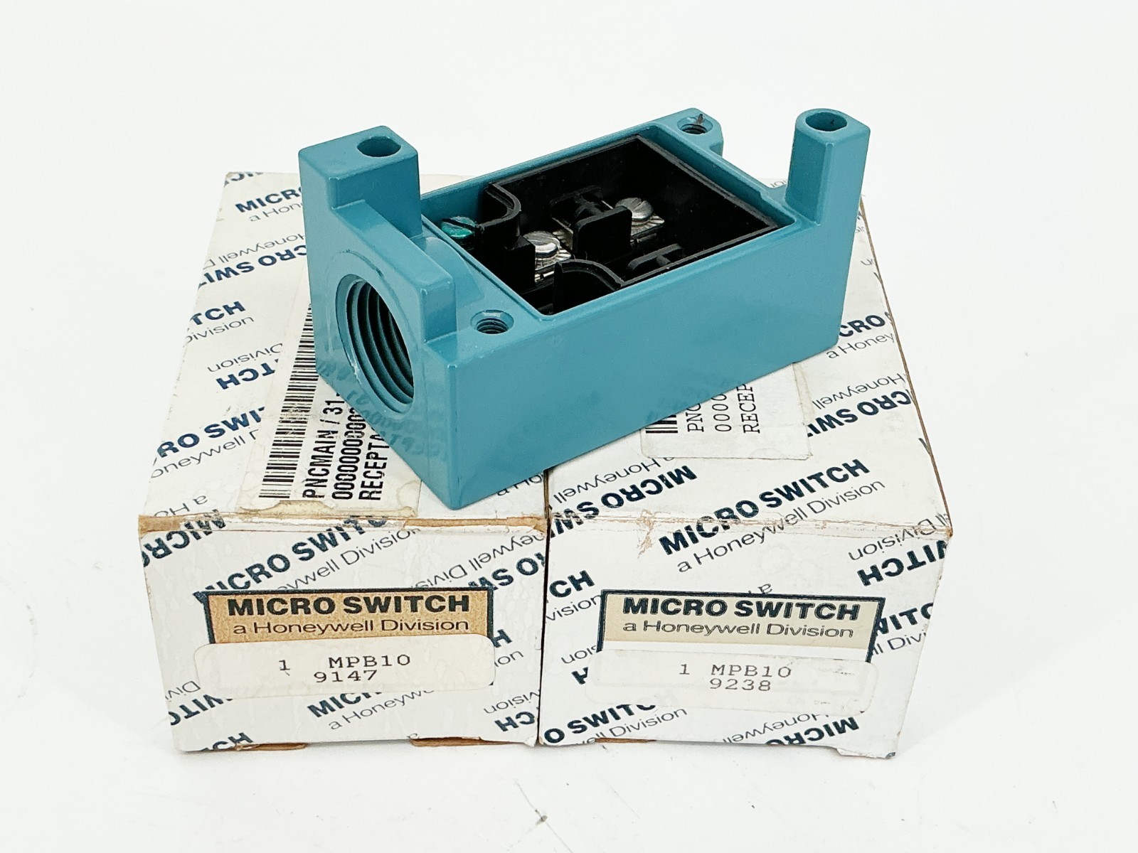 New Lot of 2 Honeywell Microswitch MPB10 Photoelectric Receptacle Base