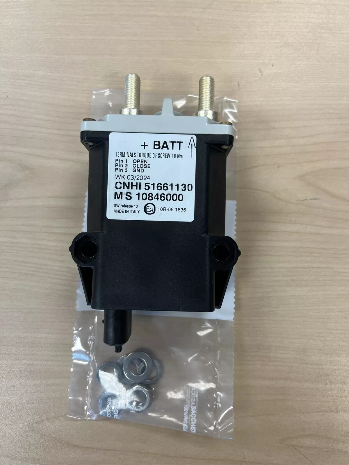 CNHi Relay 51661130, M'S 10846000, Terminal Torque of Screw 18Nm, 10R-05, Black