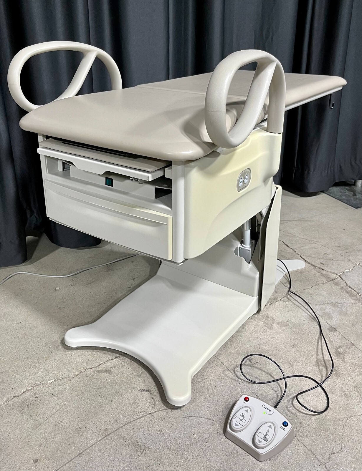 Brewer 5801 FLEX Access High-Low Exam Table