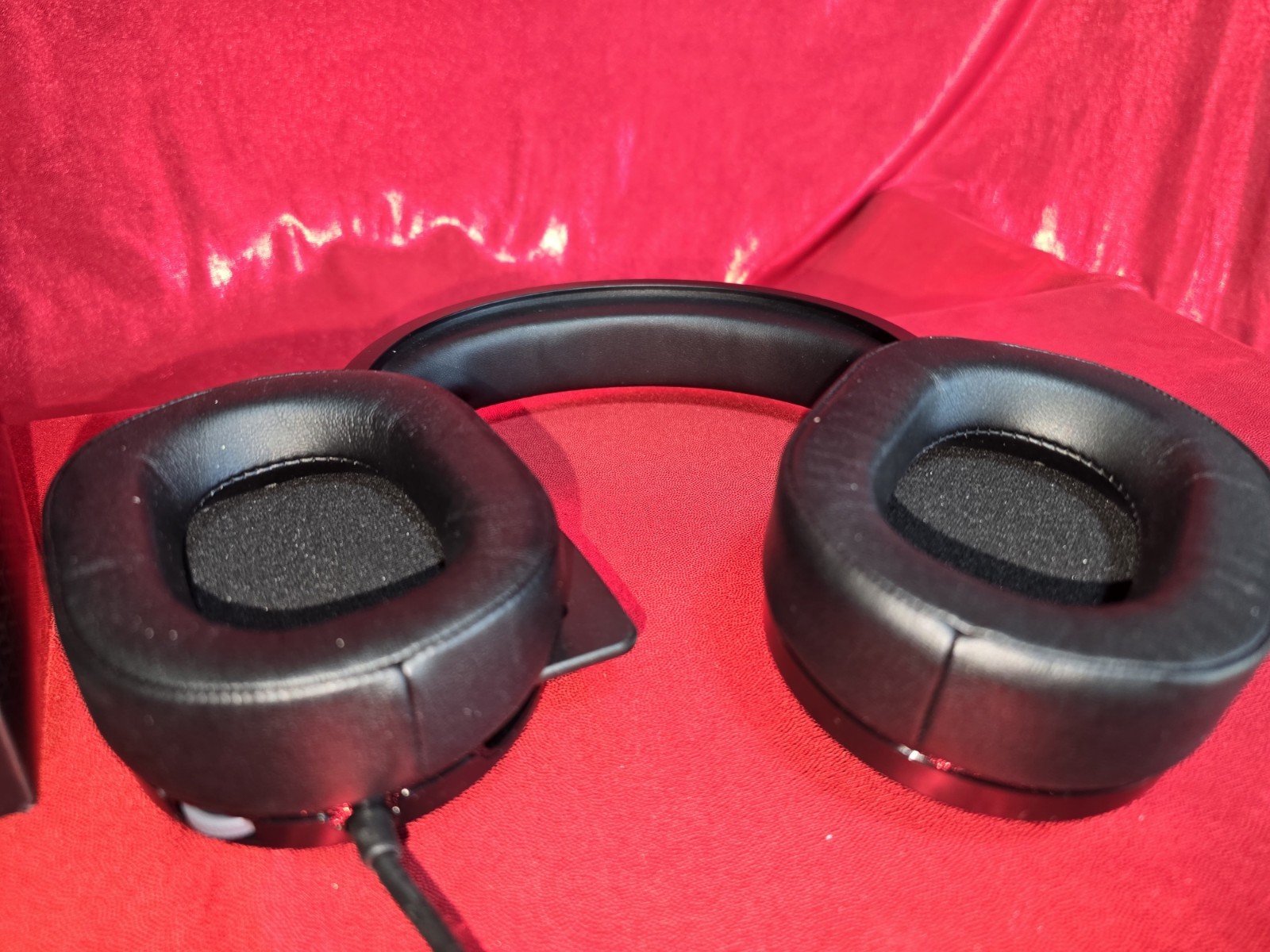 CORSAIR HS55 SURROUND V2 Multiflatform Gaming Headset