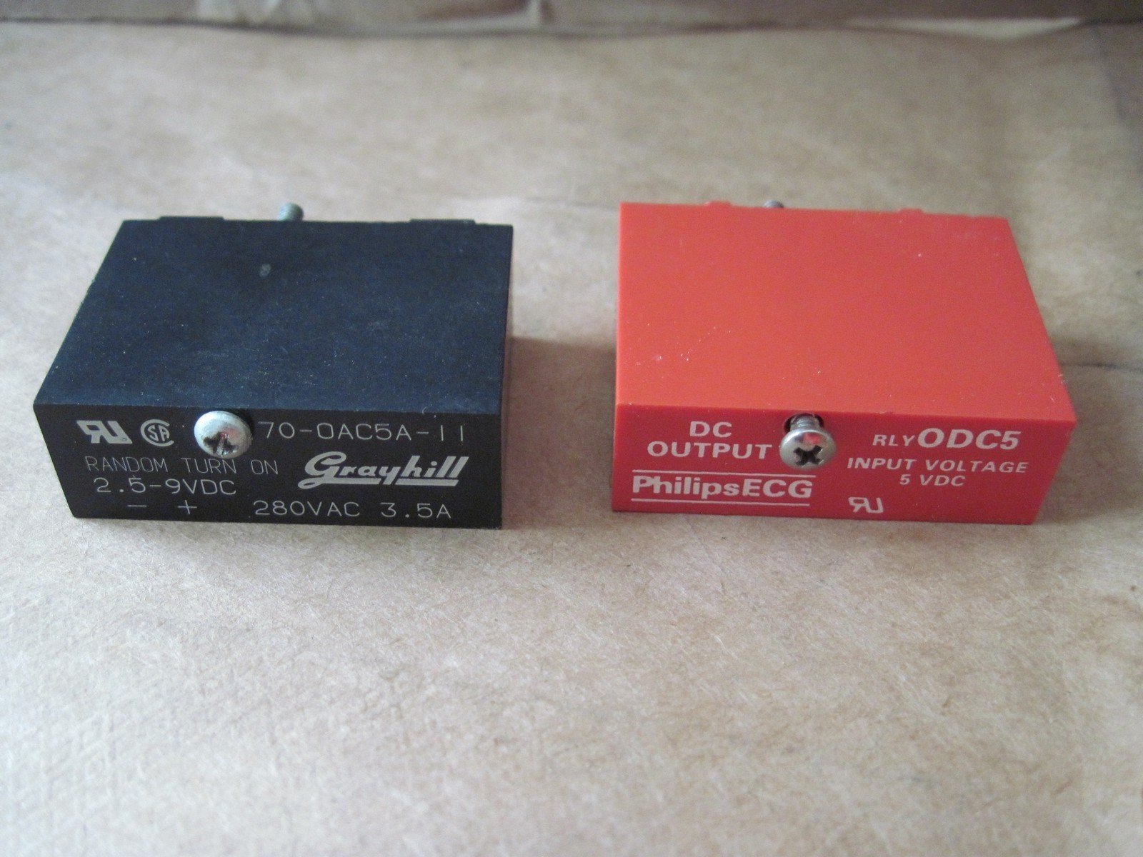 Lot of 2 Relays / Output Modules Grayhill 70-OAC5A-11 / Philips ECG ODC5 DC, NOS