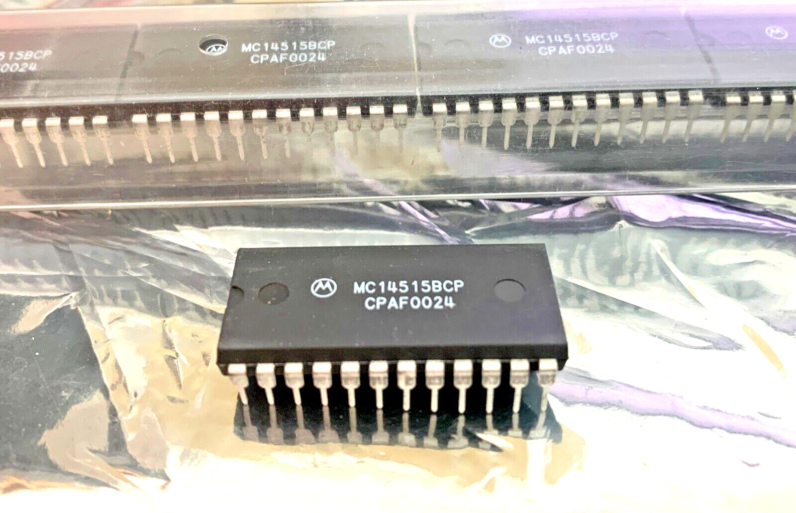QTY 5 NEW OLD STOCK MOTOROLA MC14515BCP DECODER/DEMULTIPLEXER *SHIPS FROM USA*