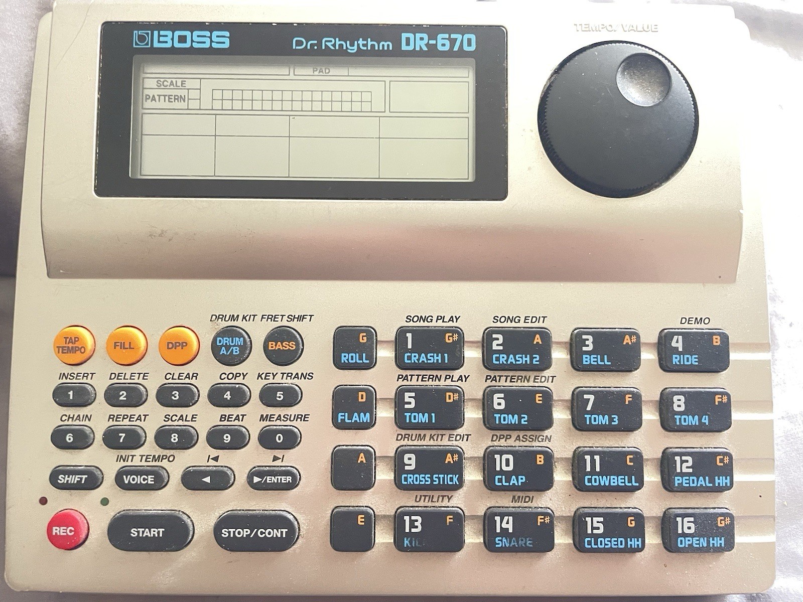 Boss DR-670 Programmable Battery Powered Drum Machine, 16 Pads, MIDI, Phones