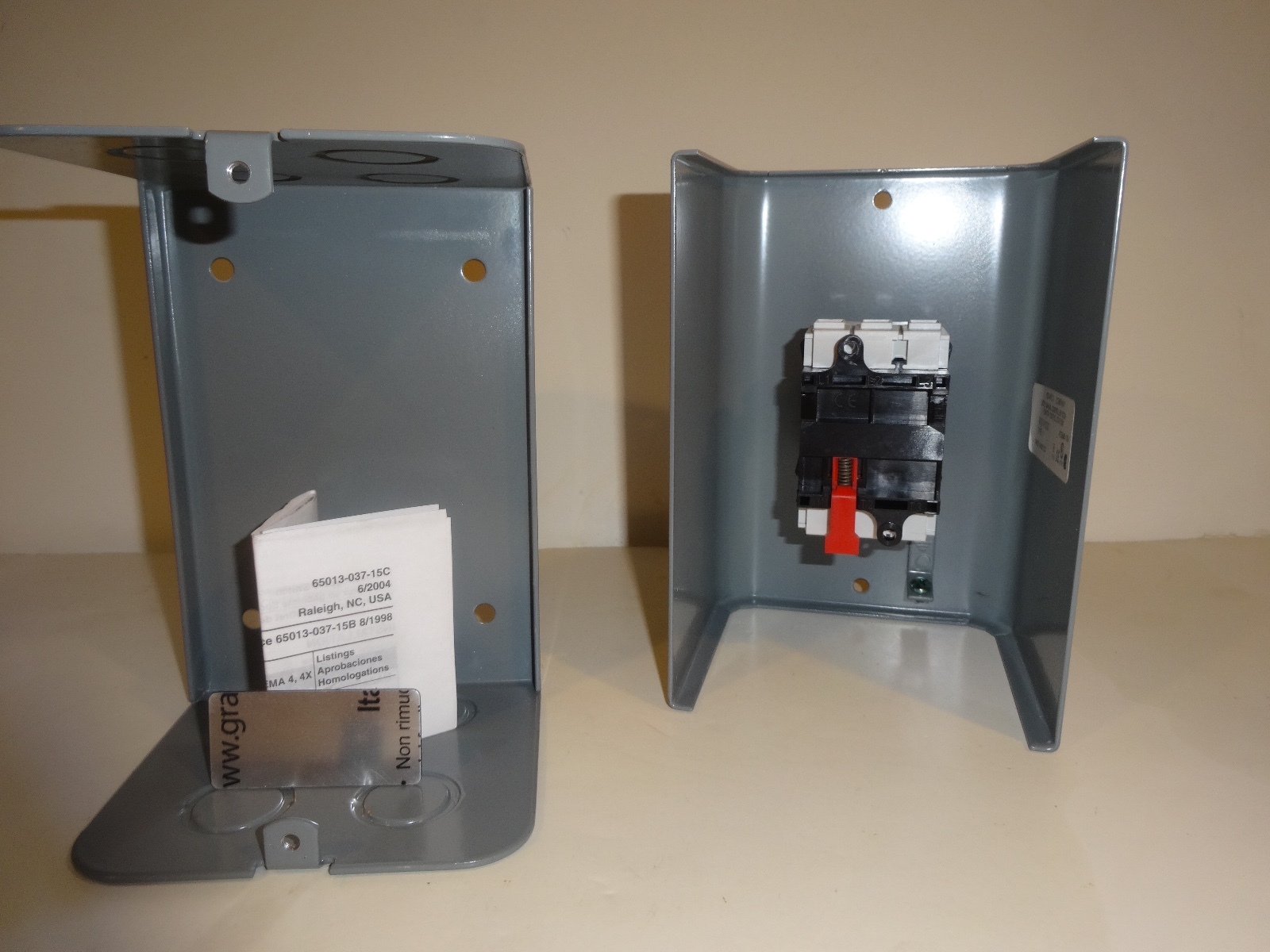 Square D 9421V1G30 LOADBREAK SWITCH 600VAC 20A type 1 enclosure schneider elect