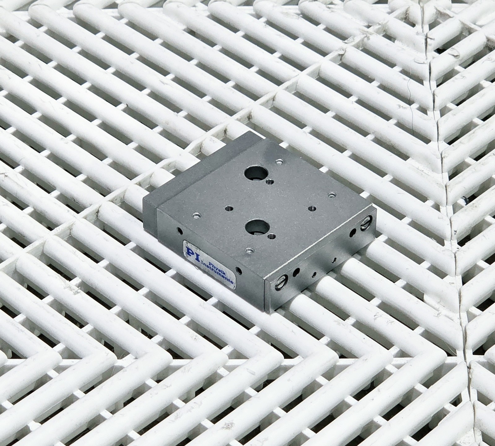 PI Physik Instrumente Miniature Linear Translation Stage 18mm Lot Used