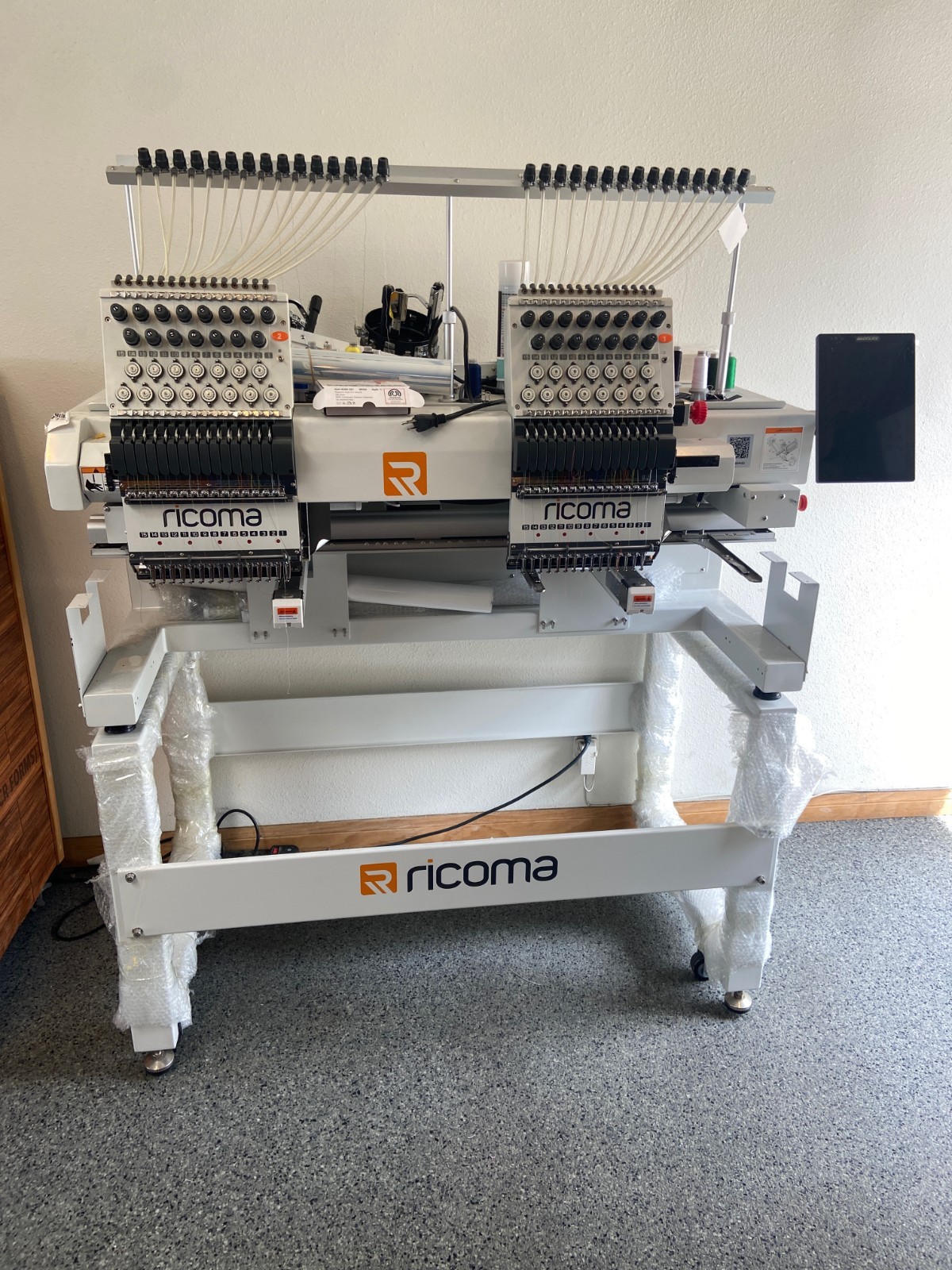 RICOMA MT-1502 Commercial Embroidery Machine - 2 Heads - 15 Needles