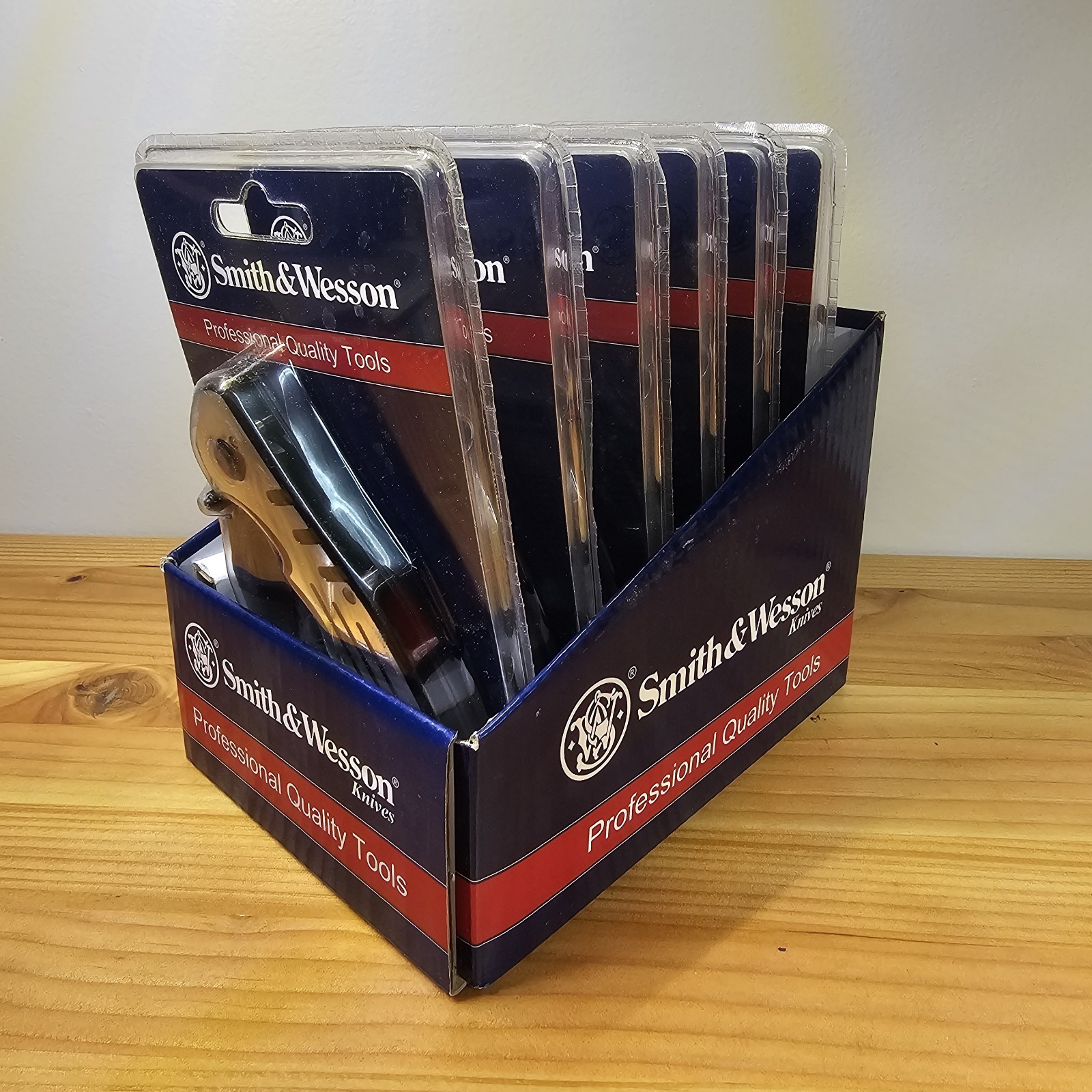 Smith & Wesson Extreme Ops SWA18CP Folding Knife – Lot of 6 – New in Package