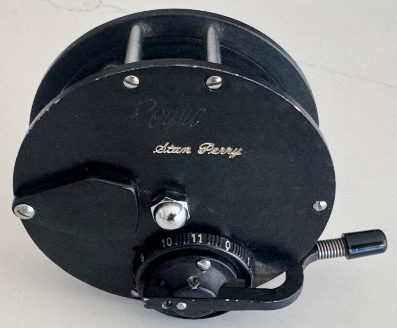 VINTAGE ROGUE 1960'S ROGUE MODEL 200 FLY CASTING/TROLLING FISHING REEL
