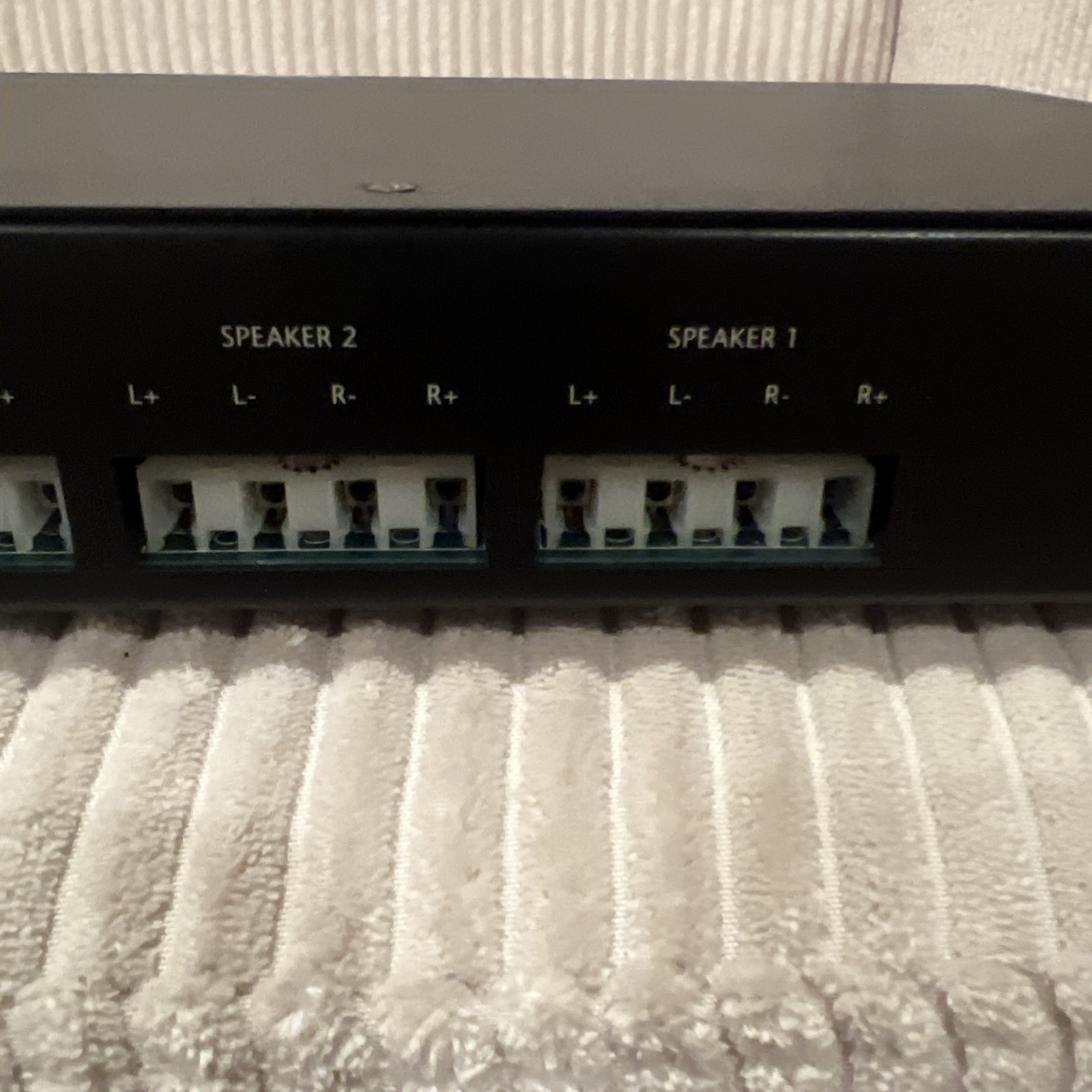 Niles HDL-4 High Definition Speaker Selection System 4 Pair Speaker Selector