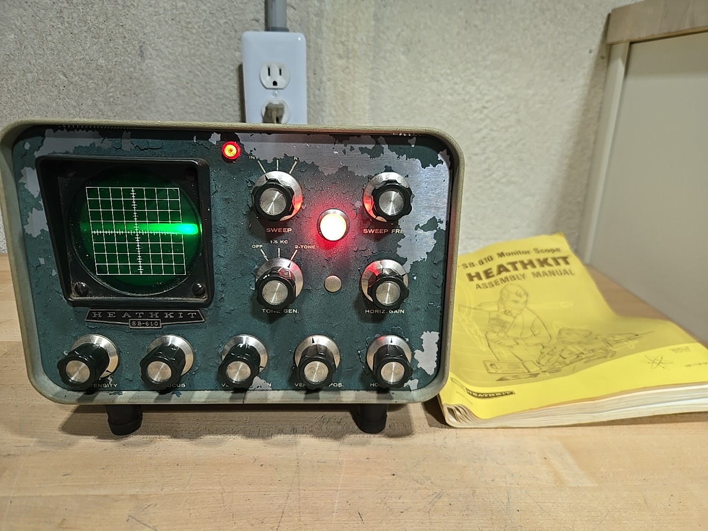 Vintage Heathkit SB-610 Ham Radio Station Monitor Scope w/ Manual Powers On