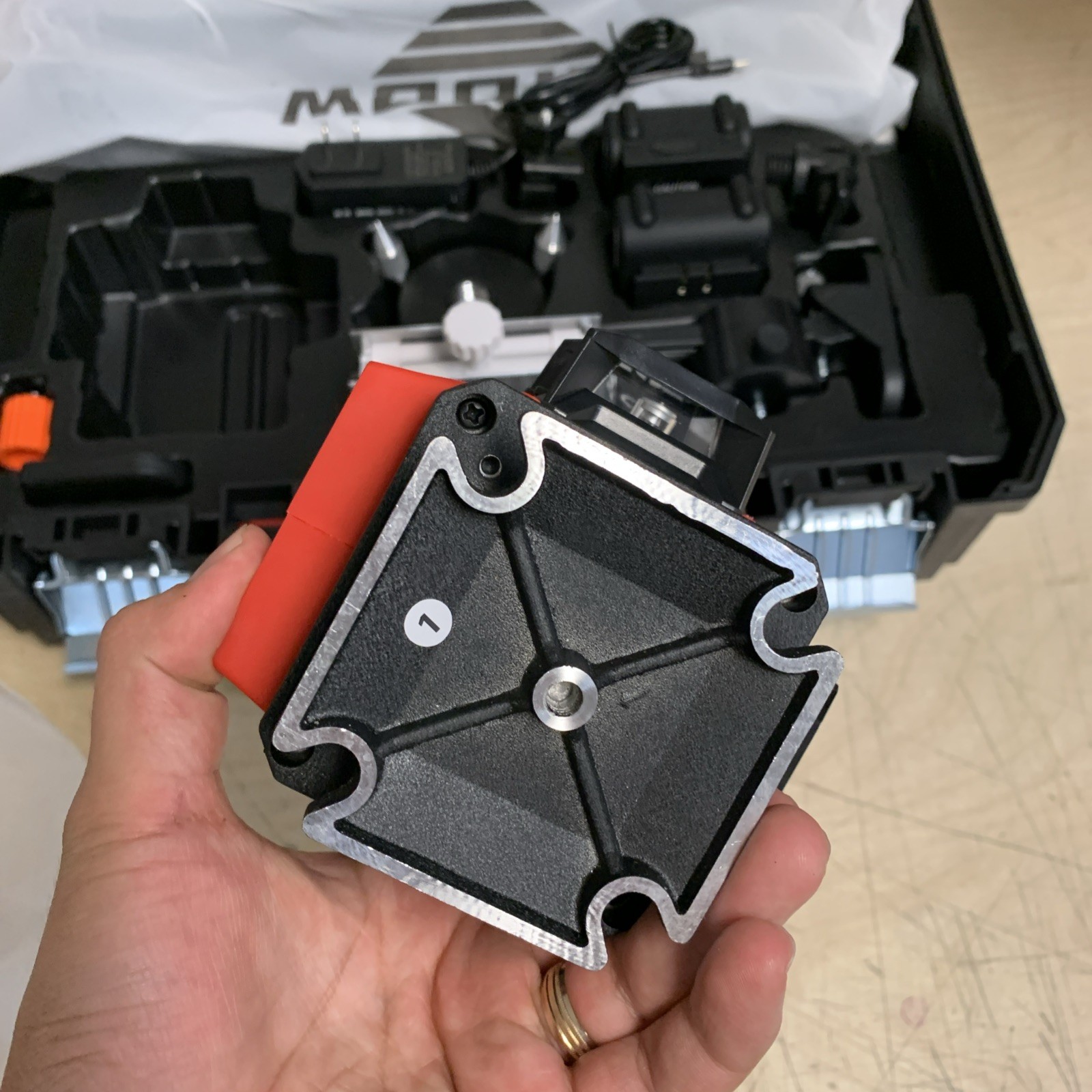 Laser Level With Tripod XL 2 Batteries
