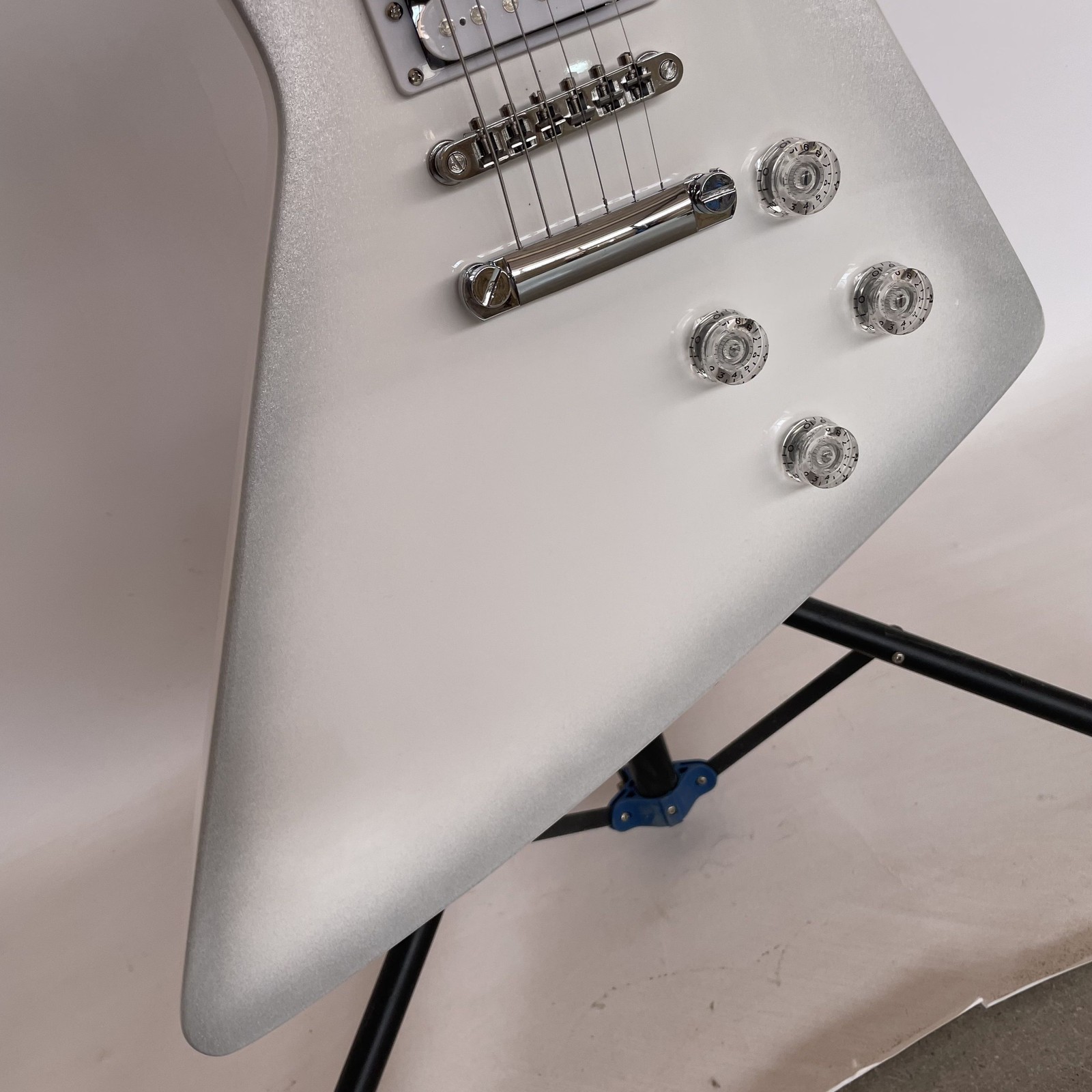 Factory 6String white E shape Electric Guitar 2H Pickups Rounded fret Edge