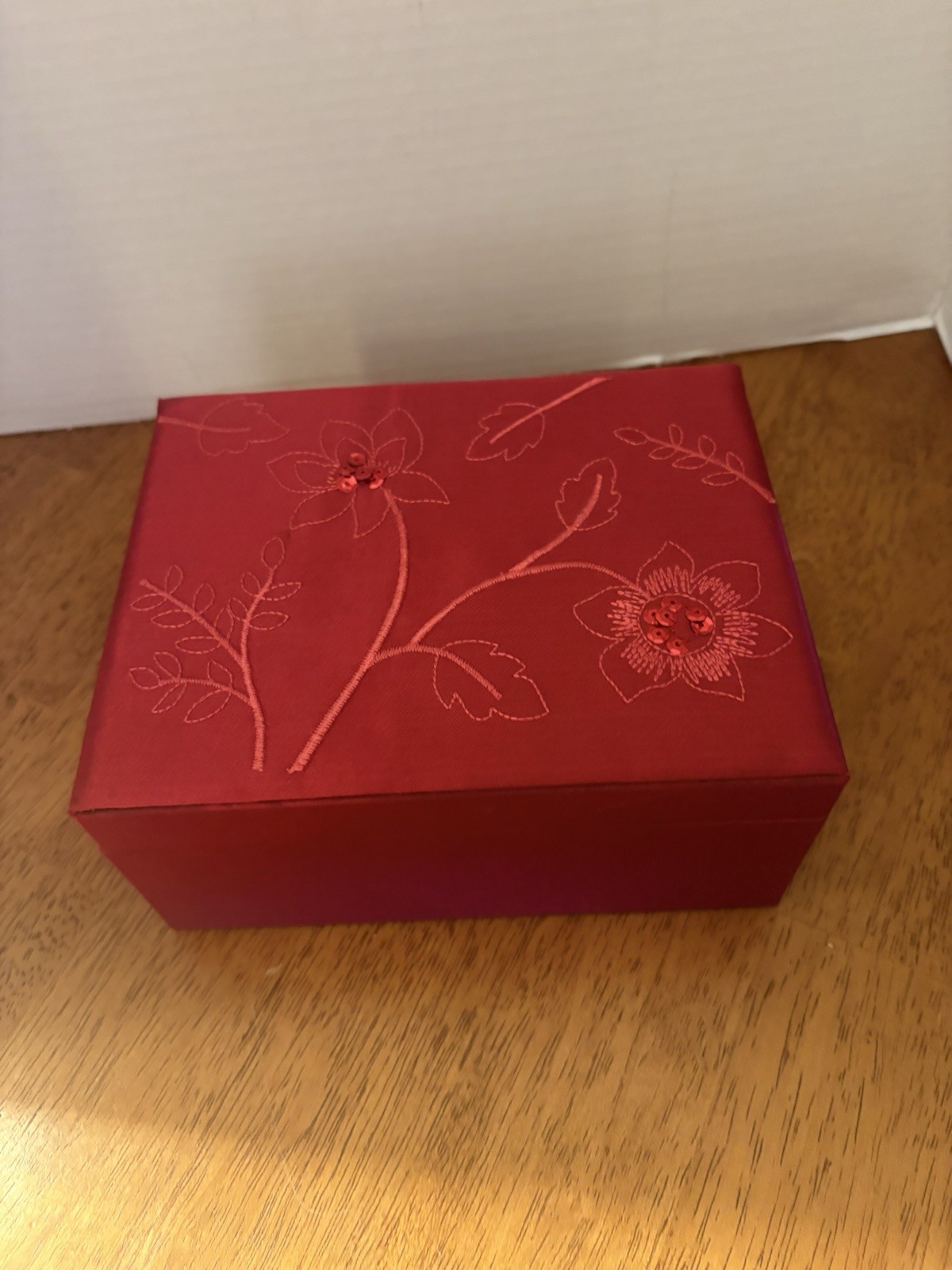 Jewelry Box/Red Satin/ Mirror/Jewelry Tray /mint