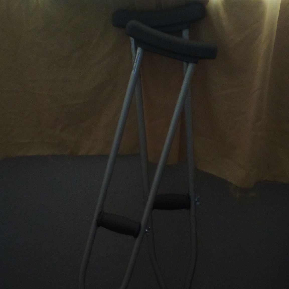Adult Standard Underarm Crutches Adjustable Height Gray/Black Metal Rubber
