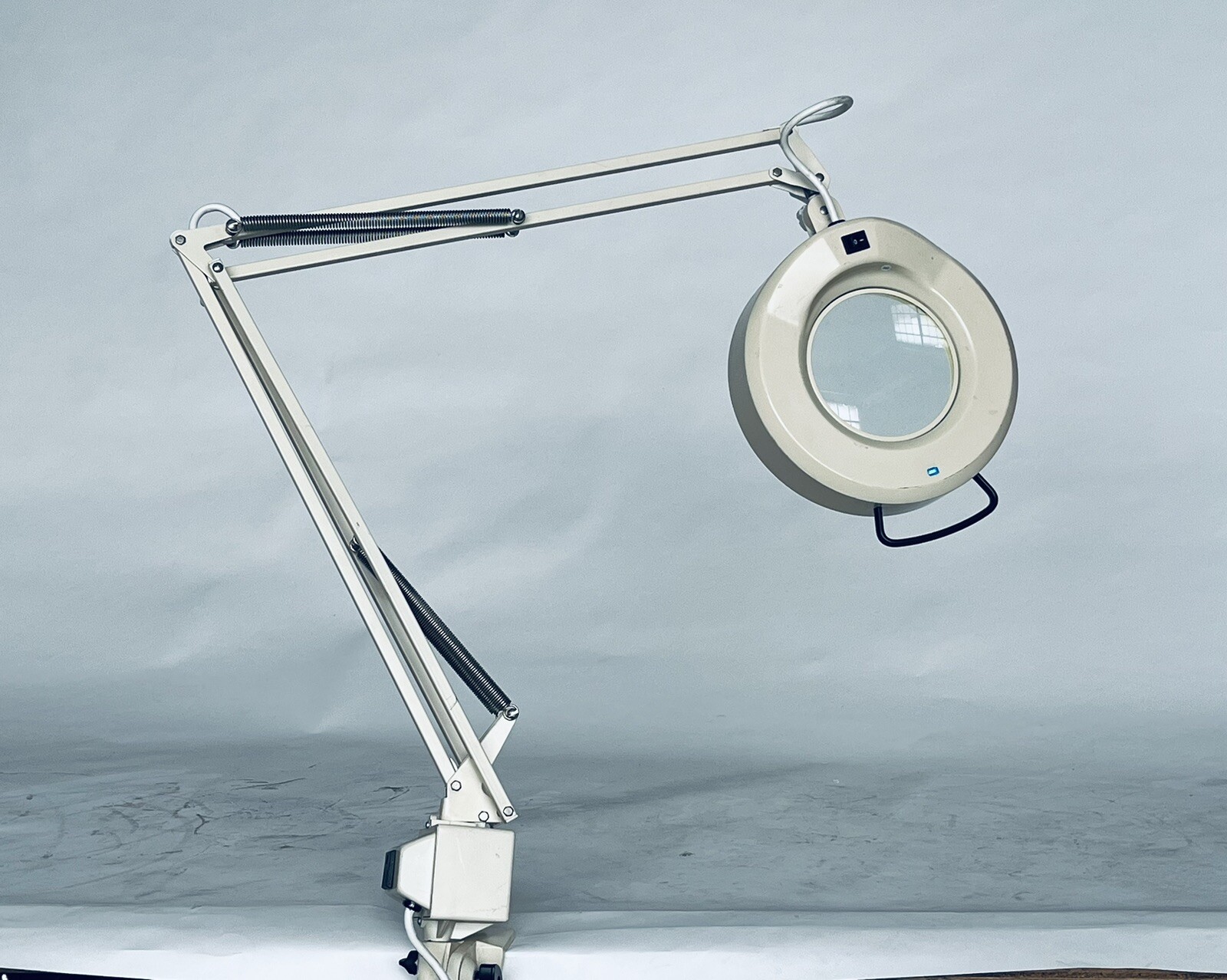 Portable Luminaire Magnifier Light BJ-74,487