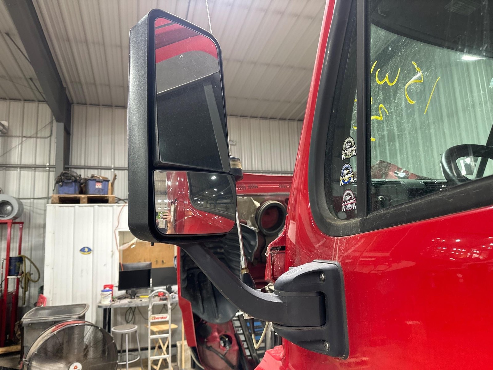 2014-2020 Freightliner CASCADIA POLY/CHROME Left/Driver Door Mirror - Used