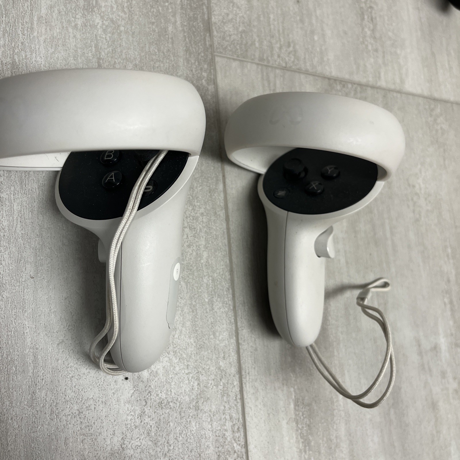 Meta Quest 2 Standalone All-in-One VR Headset KW49CM