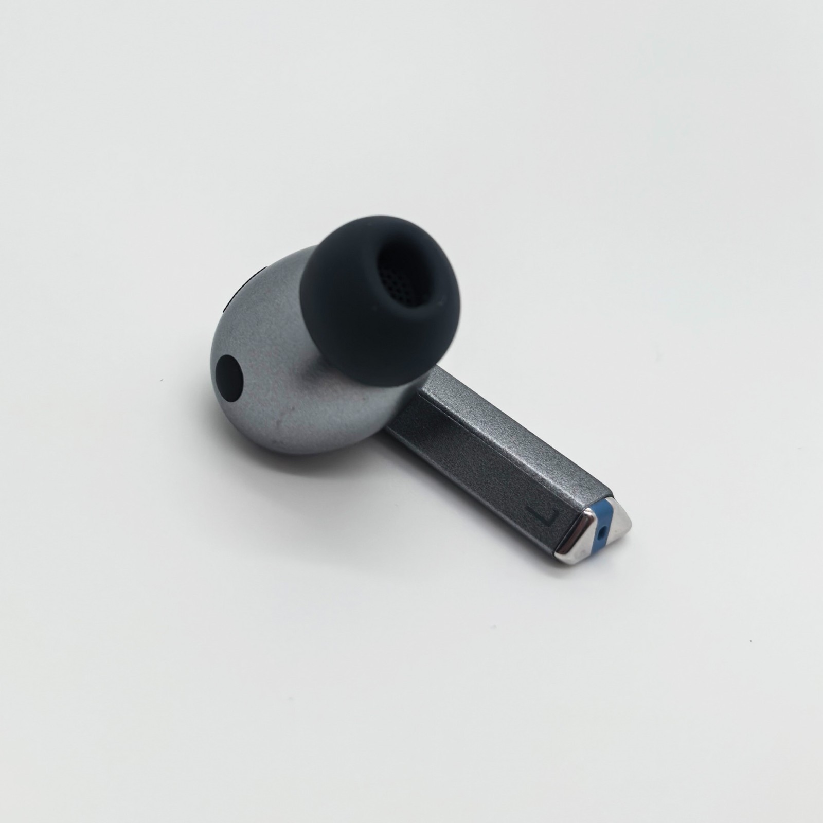 Samsung Galaxy Buds3 PRO Wireless Replacement Earbud SM-R630 Silver Left Side