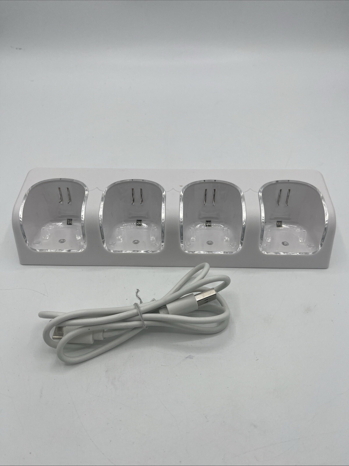 Wii Remote Battery Charger, 4 in 1 Wii Remote Charging Dock Station with 4