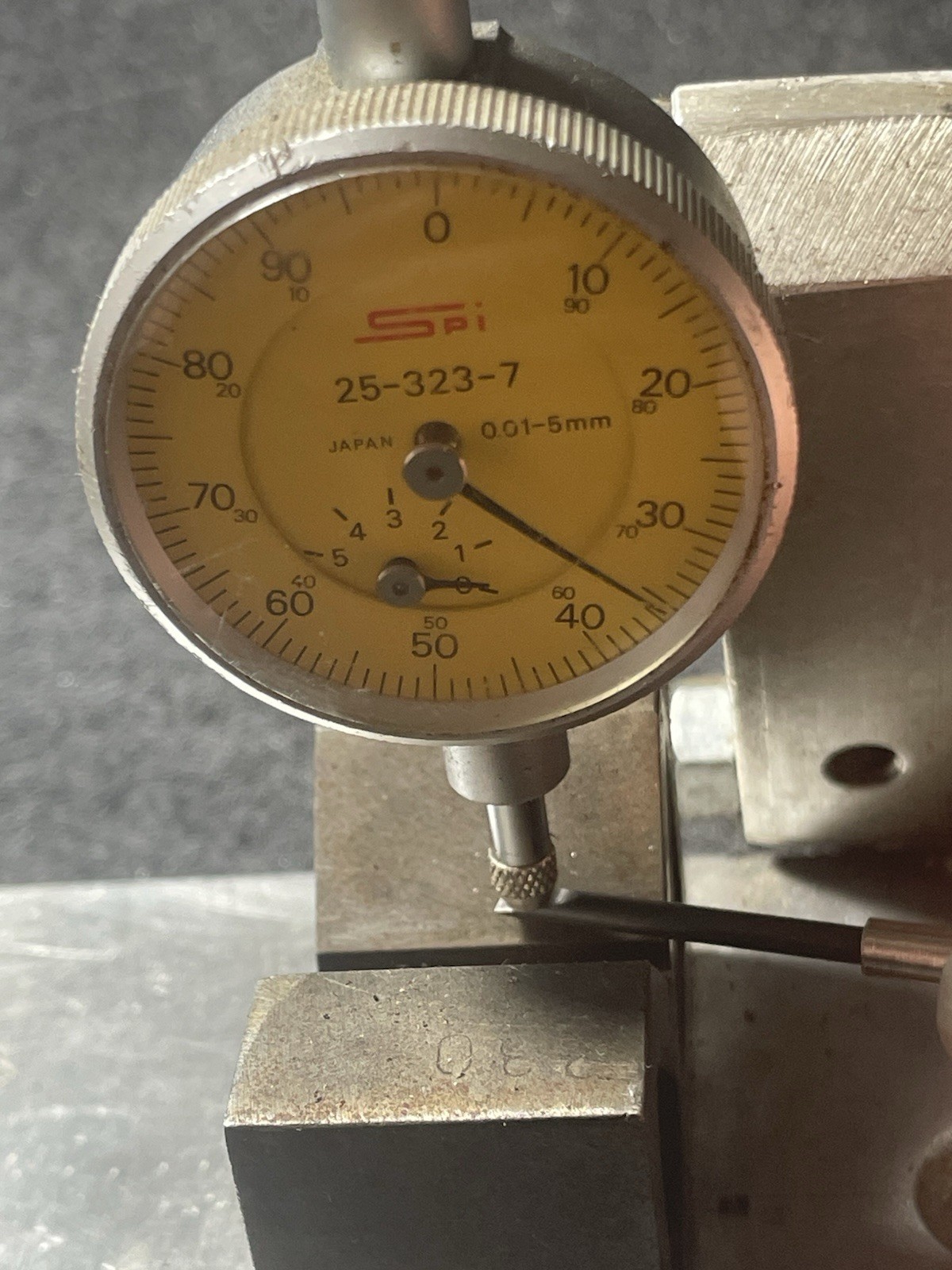 Swiss Precision Instruments SPI Dial Indicator 25-323-7 Metal base & 2 v-blocks