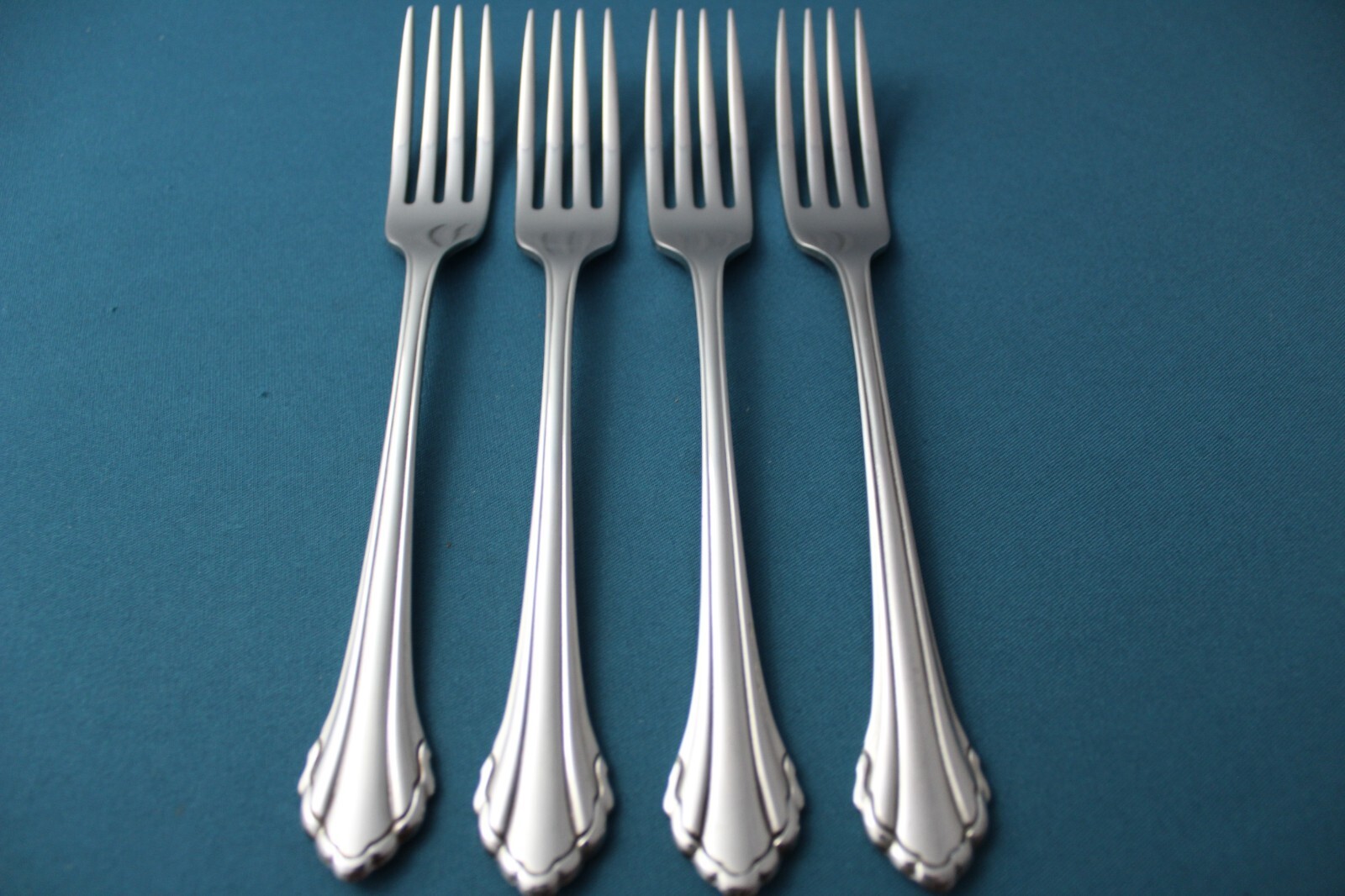 Oneida Community CLARETTE Dinner Forks (Set of 4) Stainless 7 3/4"