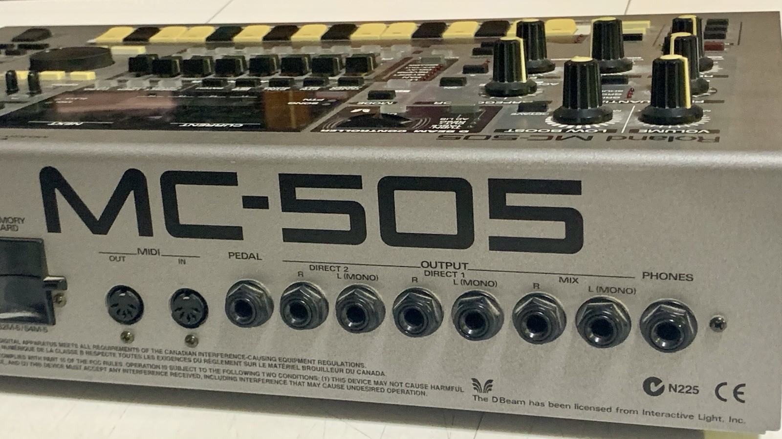 Roland MC-505 Groovebox 8-Track MIDI Controller Sequencer Drum Machine 1998